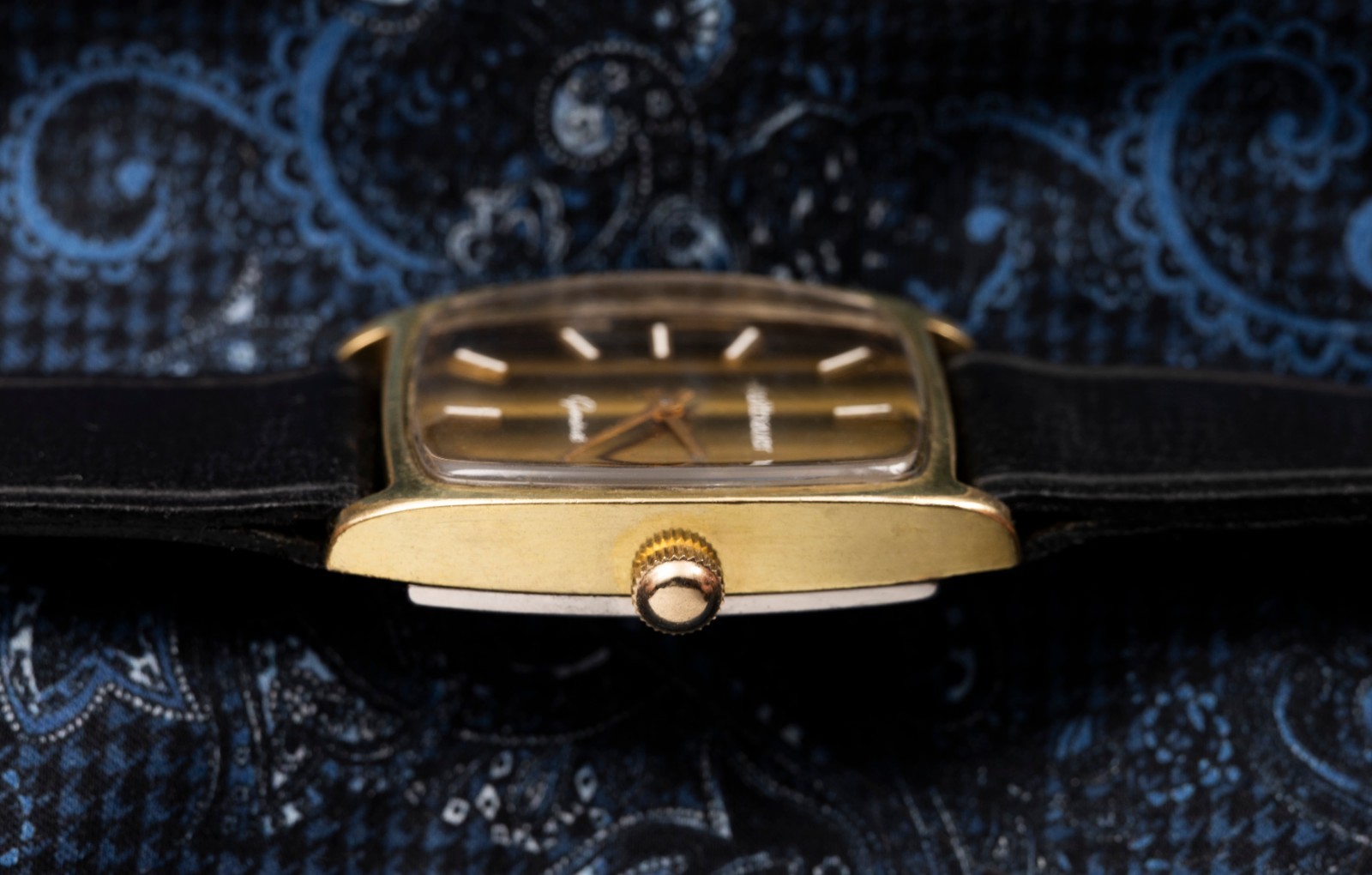 Wittnauer Geneve Tank Watch – Tiger’s Eye Dial – 17 Jewels – Early 1960s