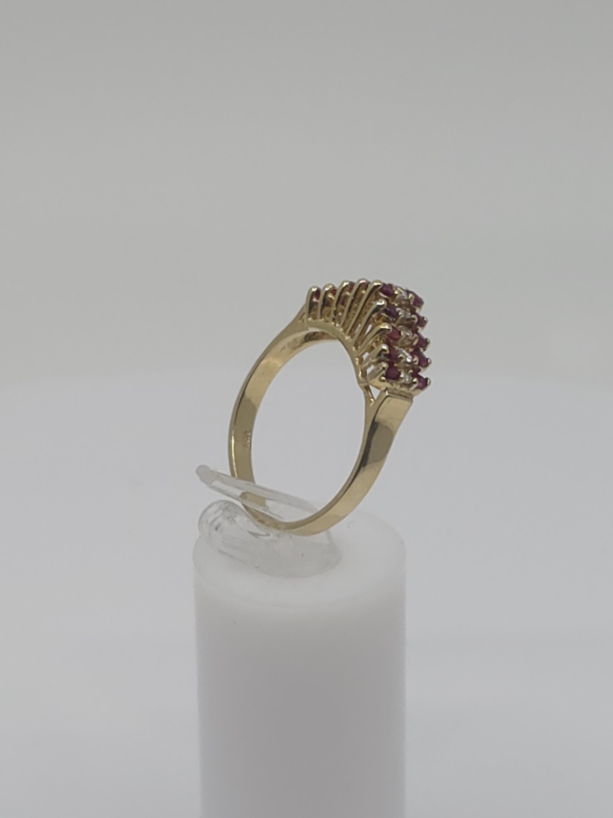 14K Yellow Gold Ruby & Diamond Ring Size 7 3.2g 18 Rubies 0.23 CTW Diamonds