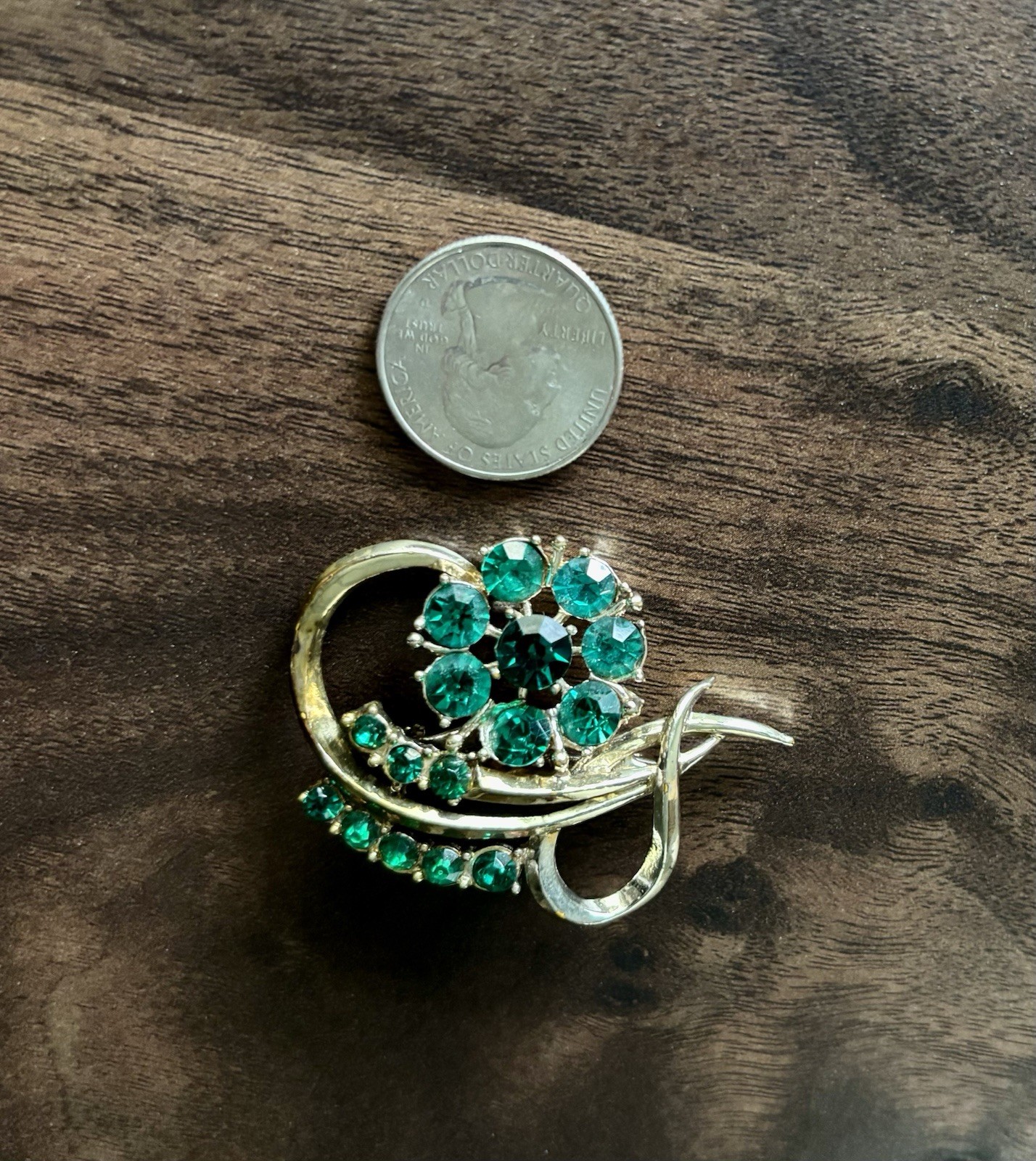 Gold Tone Green Rhinestone Flower Swirl Brooch Pin Prong Set 16 Stones