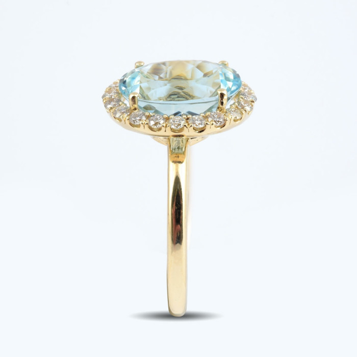 Natural Aquamarine 3.54 carats set in 14K Yellow Gold Ring with Diamonds