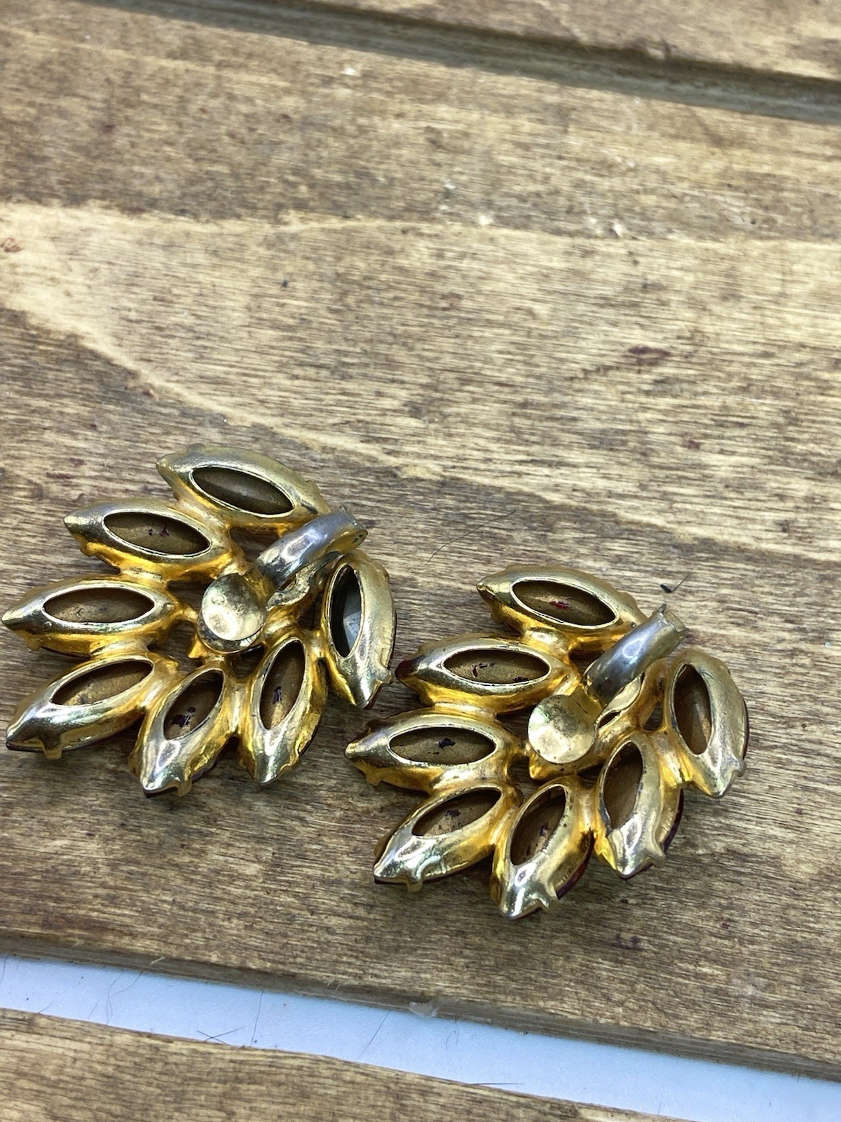 Vintage 1950s Red Rhinestone Gold Tone Clip On Climber Earrings 1.25″