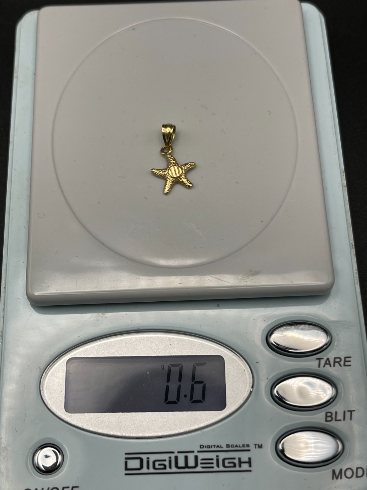 14K Gold Starfish Charm • Signed 14K KDZ • 10.3–12.2 mm • 0.6 g