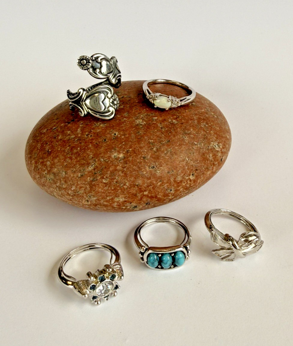 Avon Vintage Ring Lot of 5 – See photos size varies from 5-7