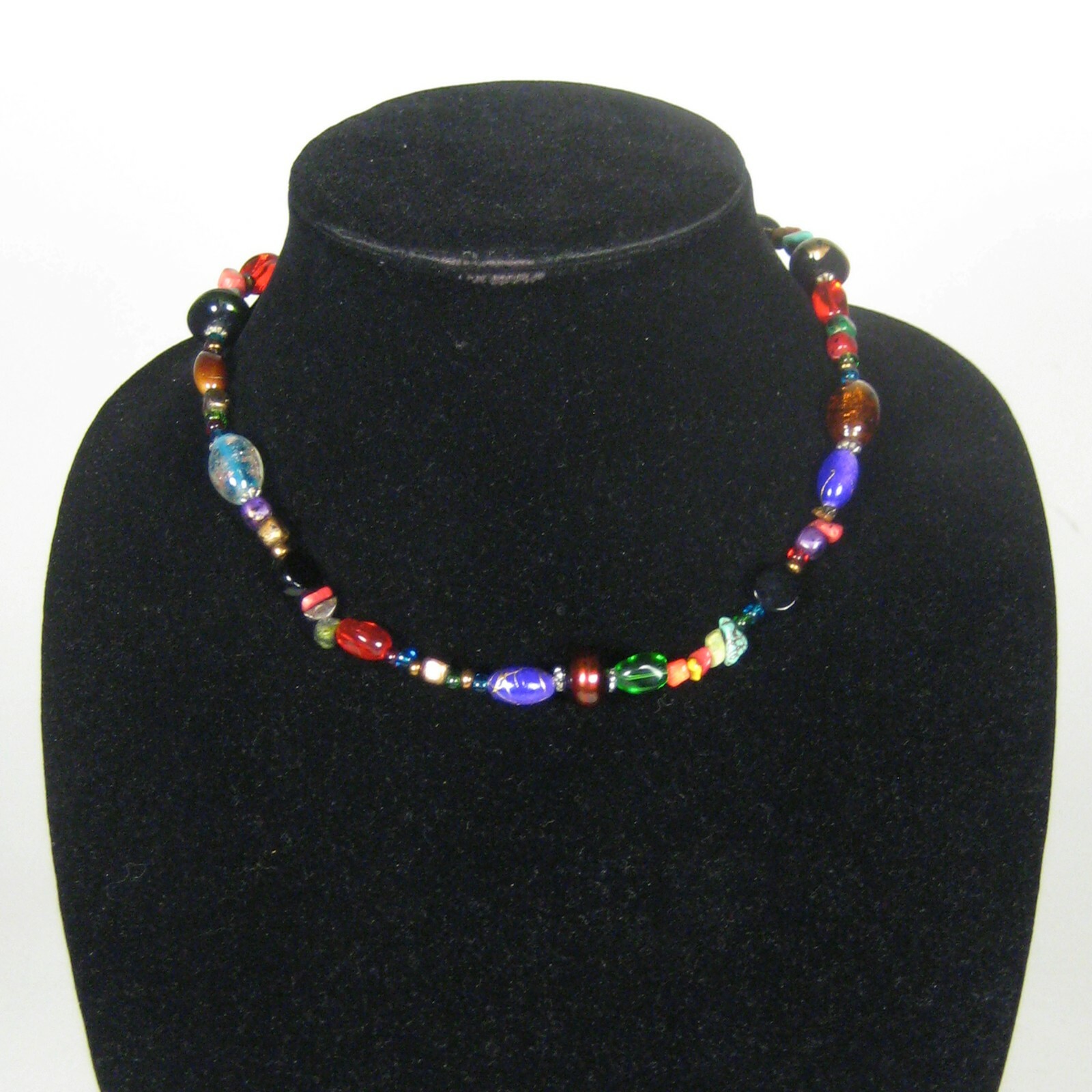 Necklace Womens Strand 18 Inch Beaded Blue Green Red String Plastic
