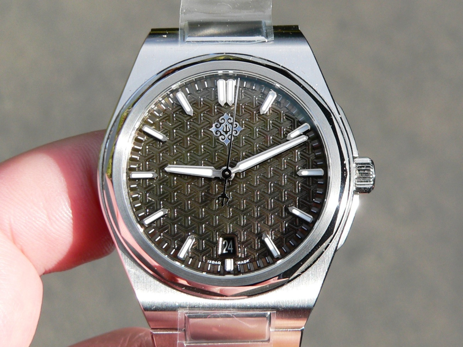 New IXDAO Warrior watch, mother of pearl dial, Miyota 9015 automatic, sapphire
