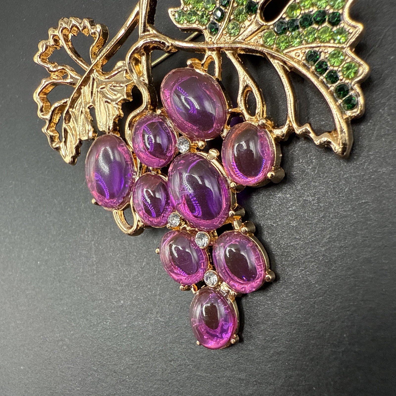 Large Purple Grapes Brooch Pin J26