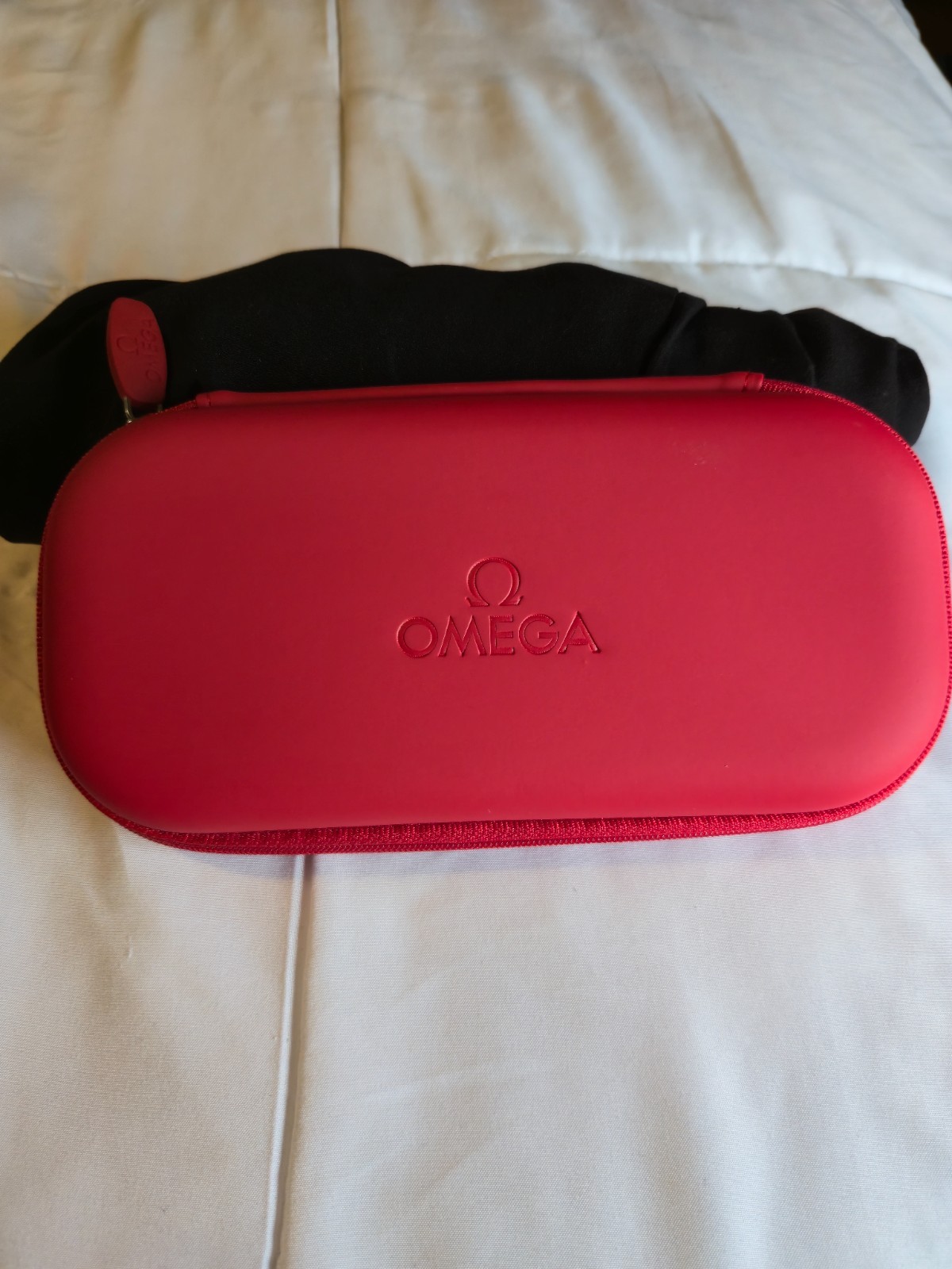 GENUINE OMEGA RED WATCH OR TOOLS TRAVEL CASE ZIPPERED, SIGNED ZIPPER PULL, PAD!!