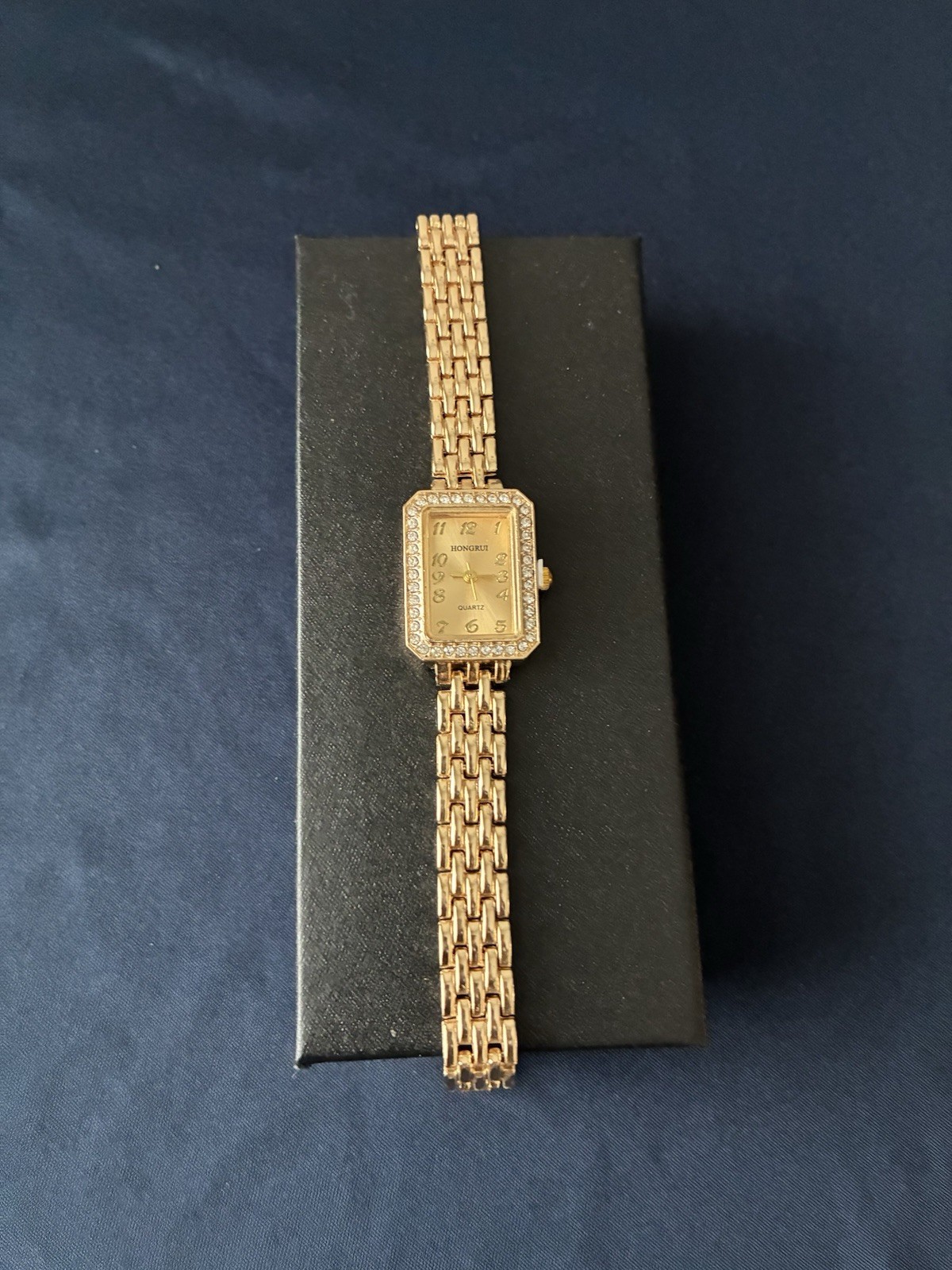 HONGRUI Quartz Women’s Gold Tone Rectangle Analog Watch Bracelet