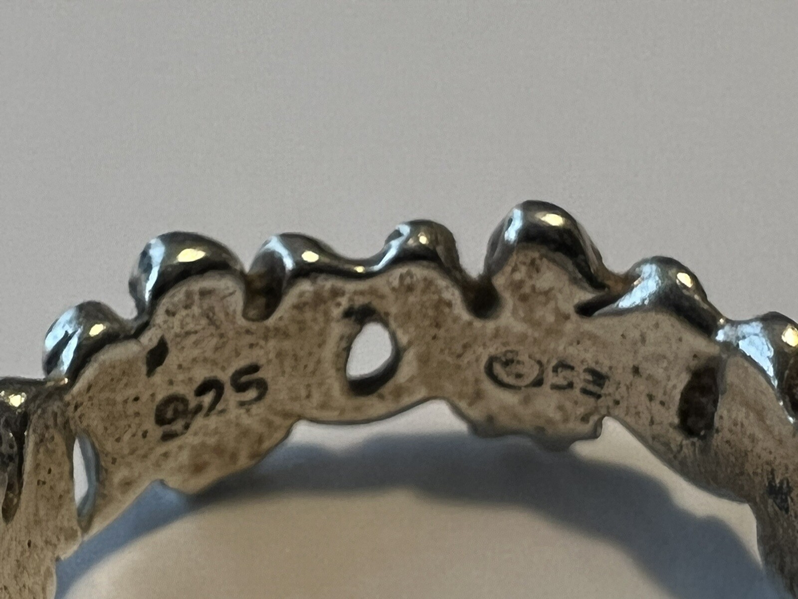 Vintage Designer Signed SE Sterling Silver 5 ANGELS IN A ROW Band Ring Size 8