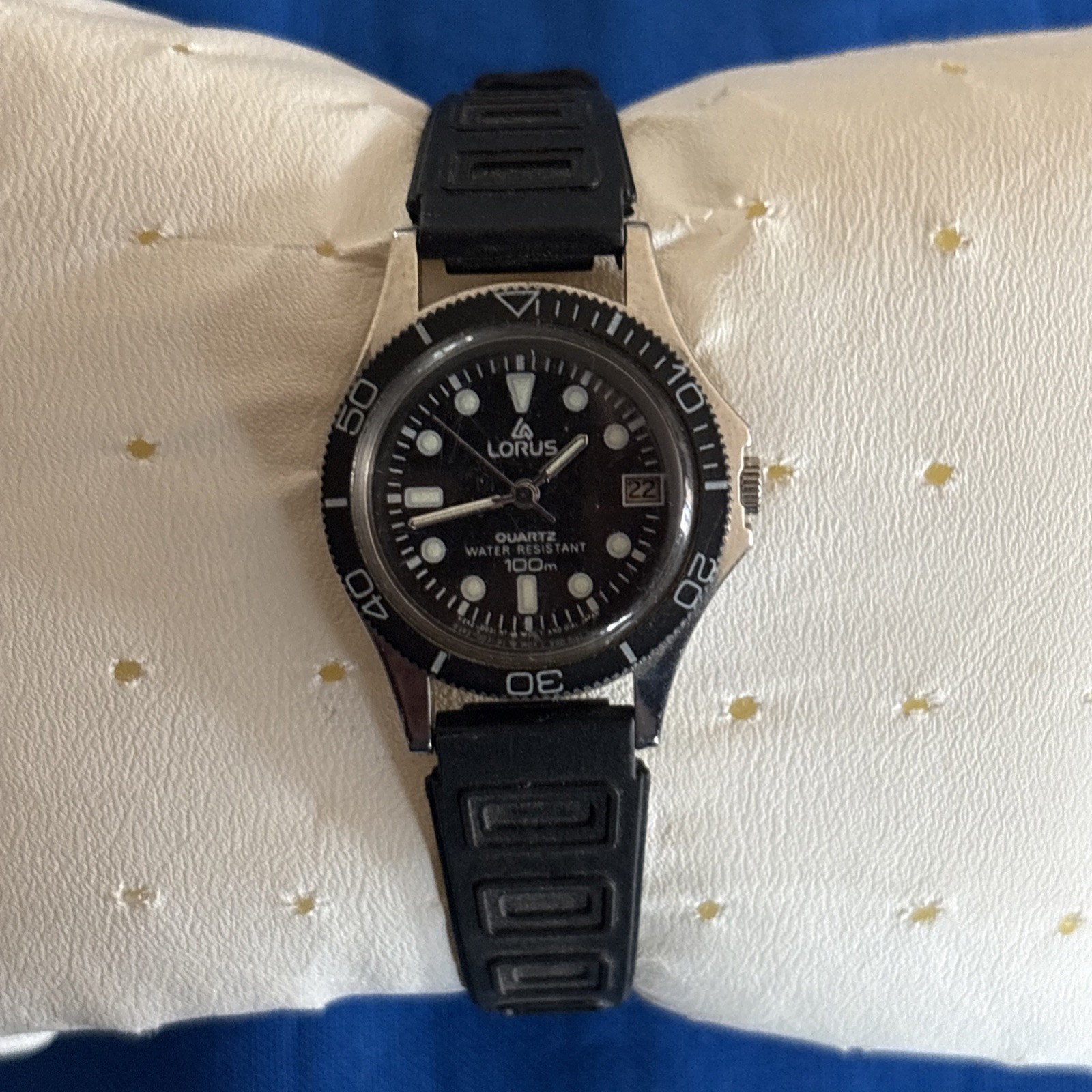 Lorus Women V242-0020 Sport Black Rotating Bezel Rubber Quartz Watch Diver Style