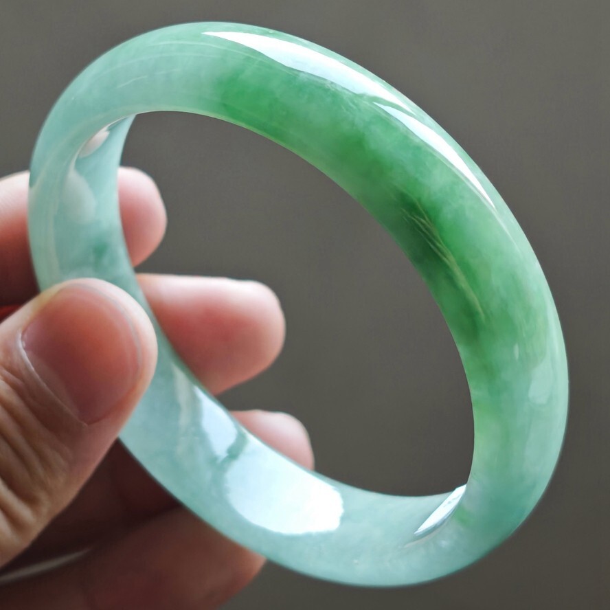 61mm Emerald Green Icy Jadeite Jade Bangle Bracelet Burma Jade Bangle 2167