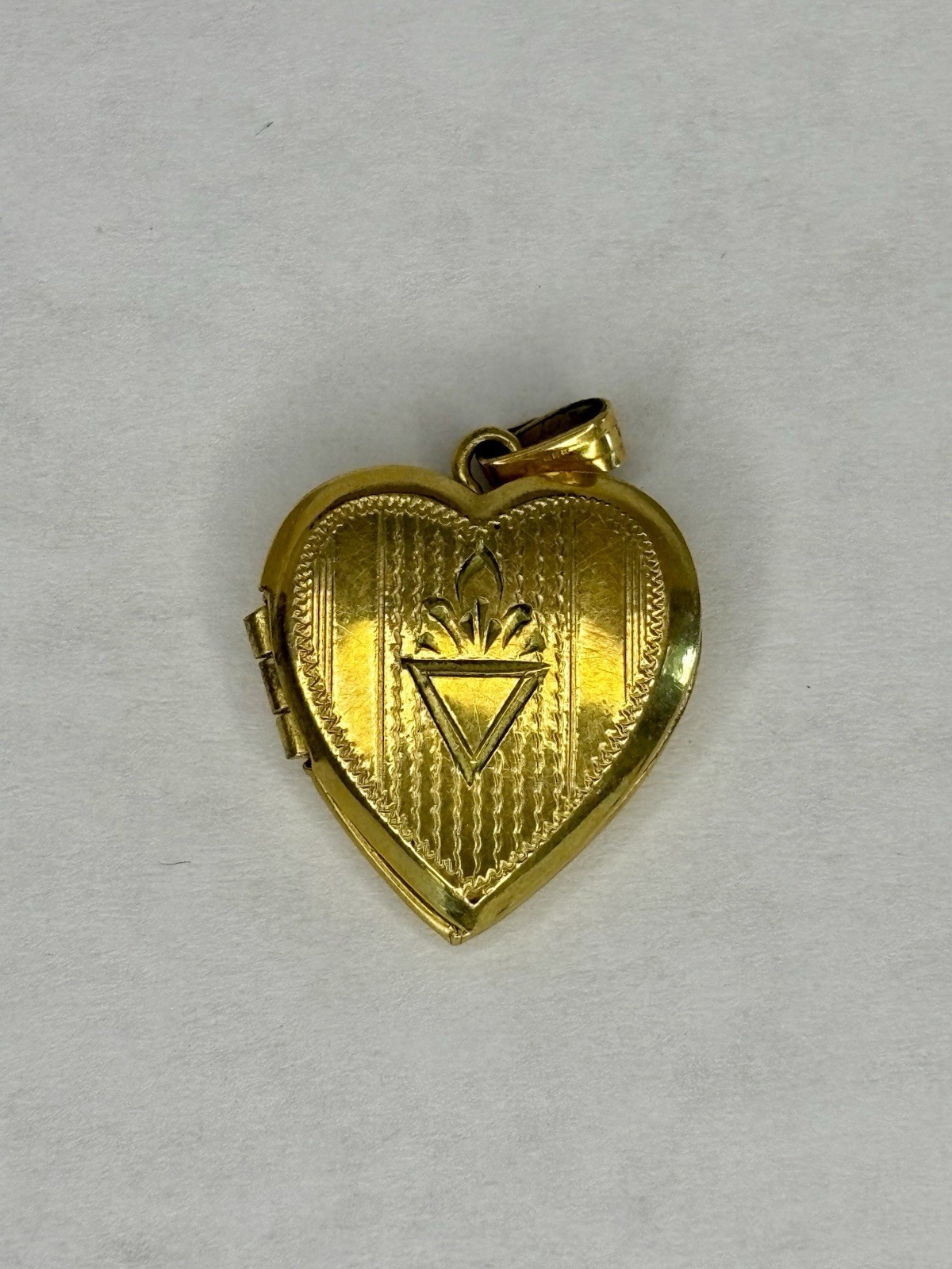 Antique 12 Karat Gold Filled Heart Shaped Locket, Good Condition