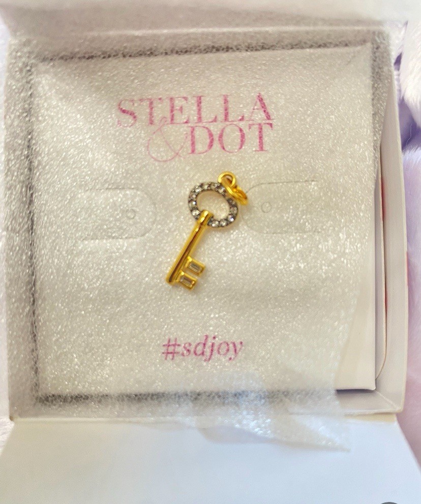 Stella & Dot Charm Pendant KEY TO MY HEART CHARM Gold Tone #C916G