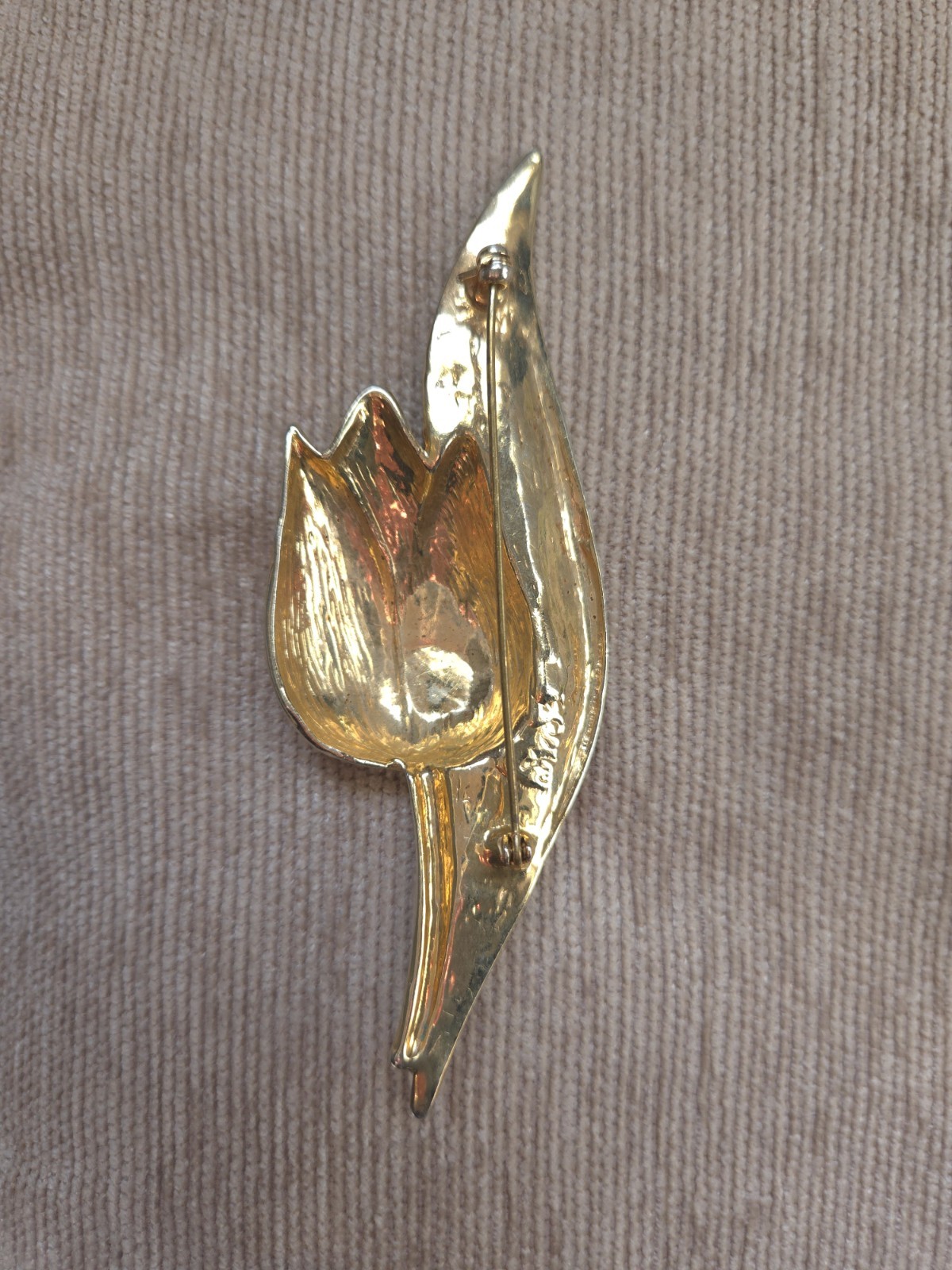 Vintage Signed BSK Mid-Century Gold Tone Textured Modernist Tulip Floral Brooch