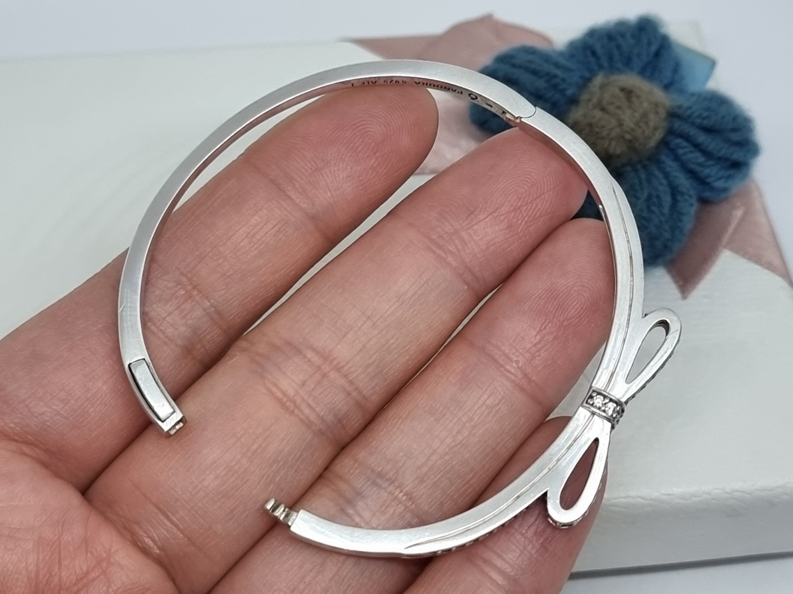 BOXED Genuine Pandora Silver Sparkling Bow Bangle Size 1 💕 16cm