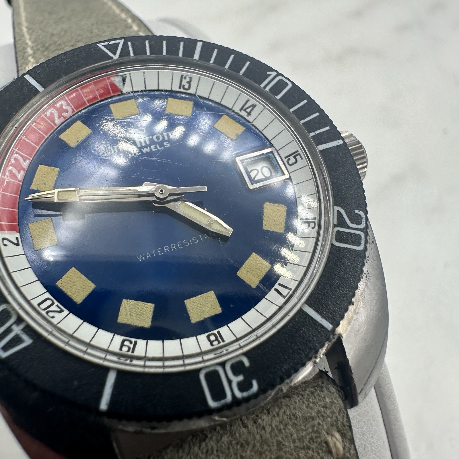 VTG Unichron Dive Watch Men Silver Tone Blue Dial Date 17 Jewels Automatic Works
