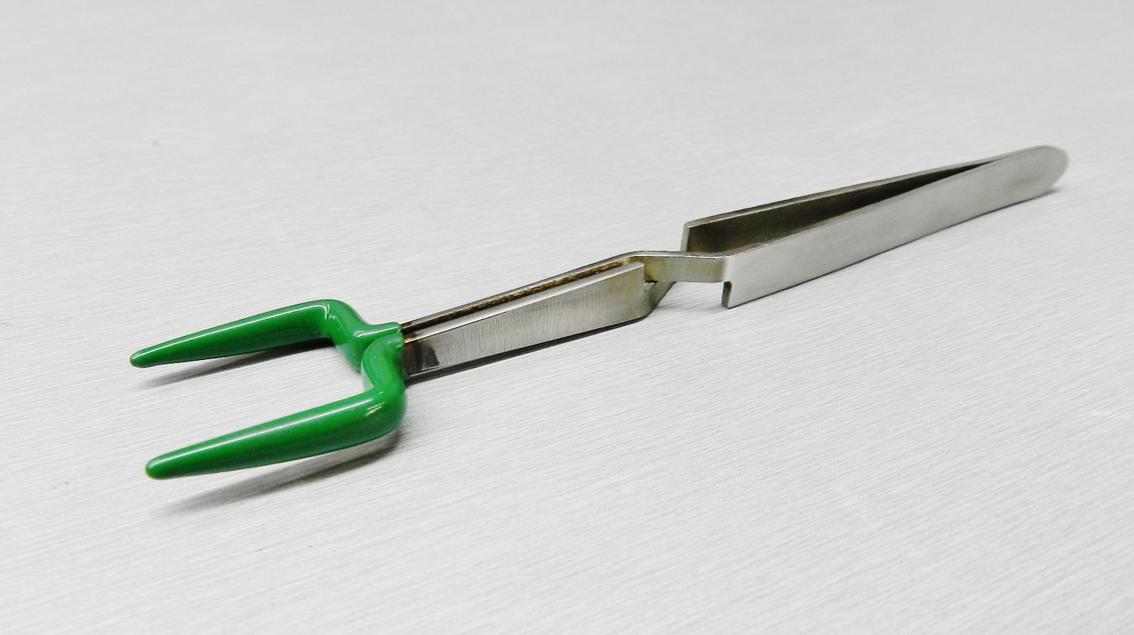 Tweezers Crosslock with PVC Tips Square Parts Holding Self Closing Non Marring