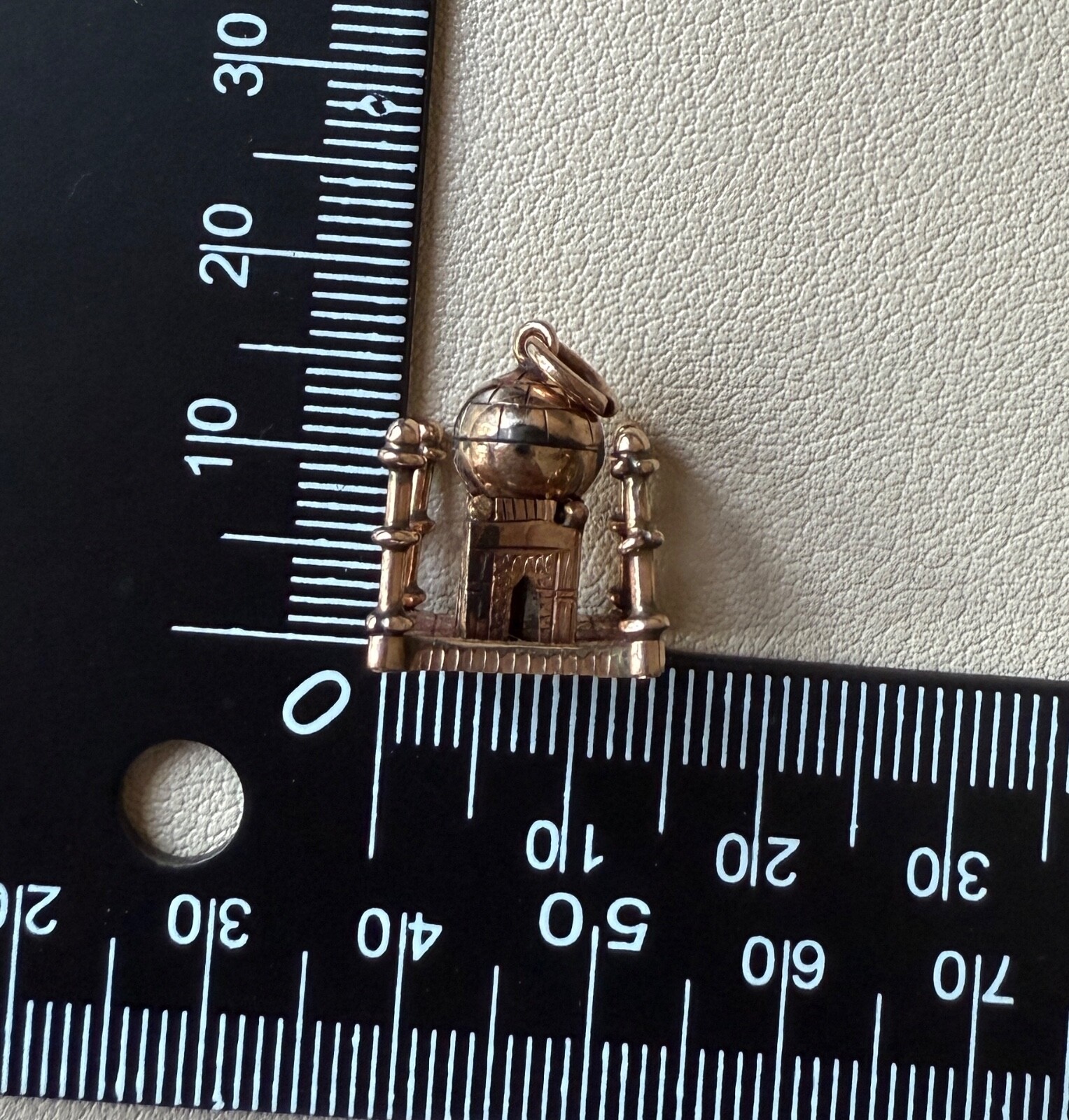 Rare Vintage 9ct Rose Gold charm of Taj Mahal Hallmarked 2.31 grams.