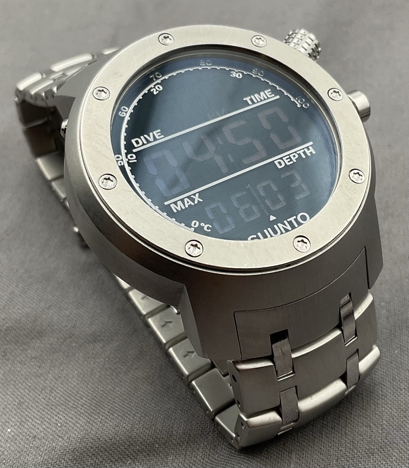 Suunto Elementum Aqua Men’s Dive Watch Steel Band New Battery Working Excellent