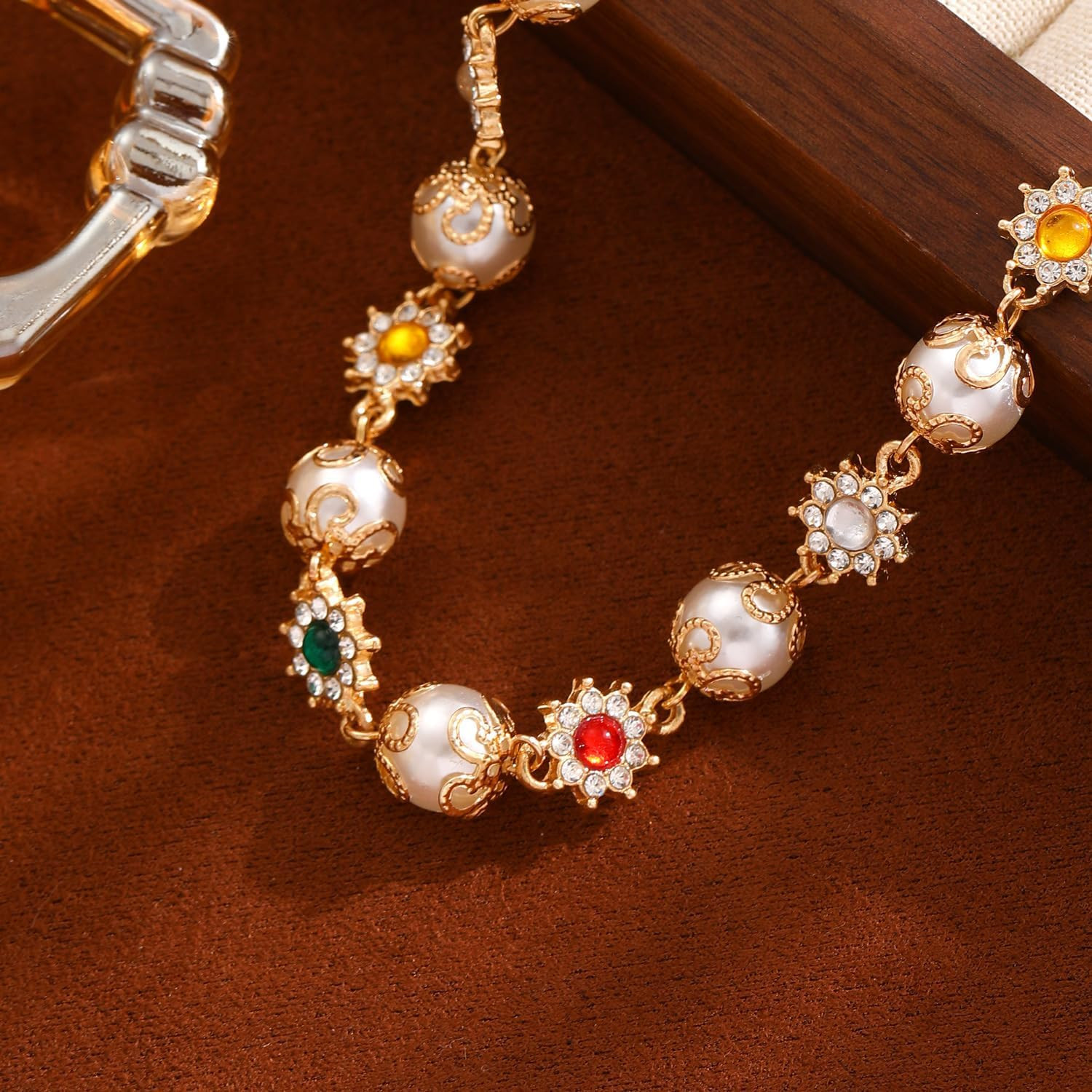 Dainty Pearl Necklace for Women Luxury White Pearl Choker Necklaces Colorful Gem