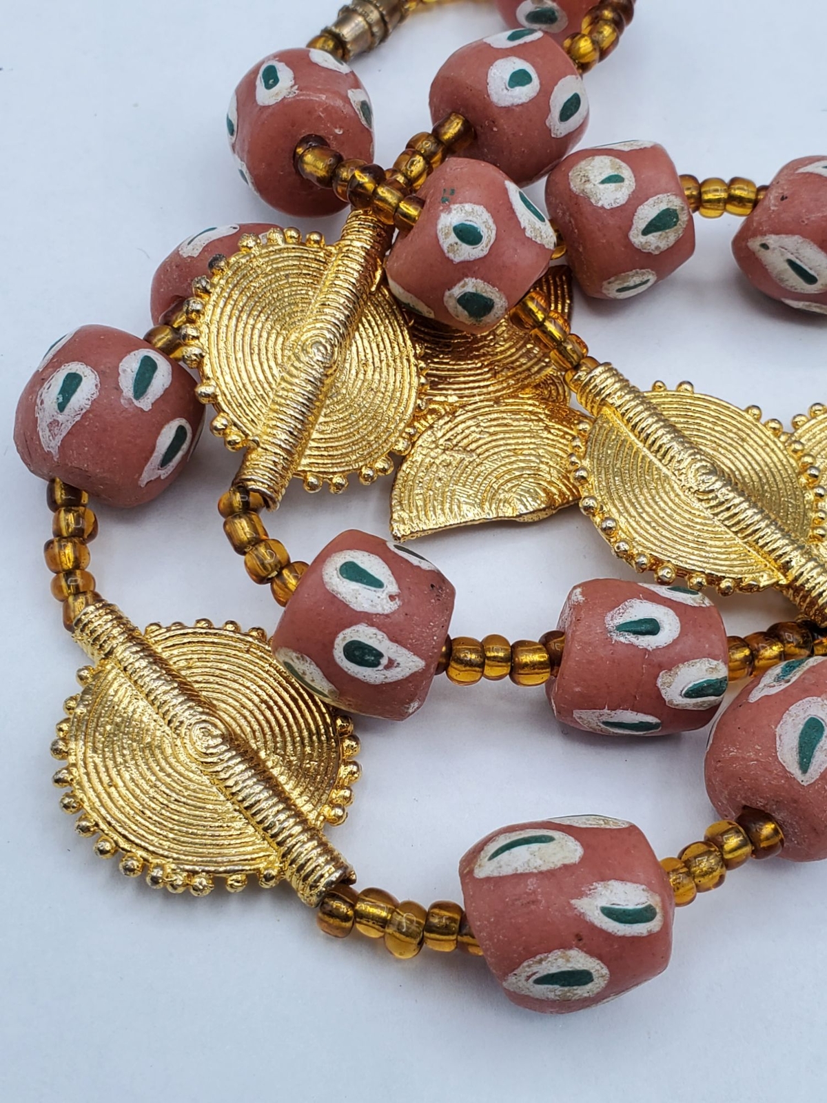 Gold tone metal Pendant Glass stone pottery clay beaded vintage necklace D72