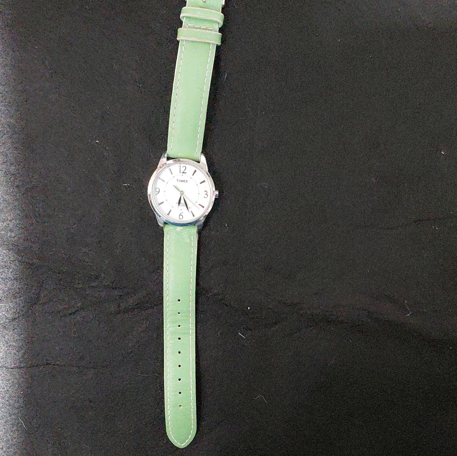 Timex Indiglo Women’s Quartz Analog Wristwatch Green Leather Strap White Dial