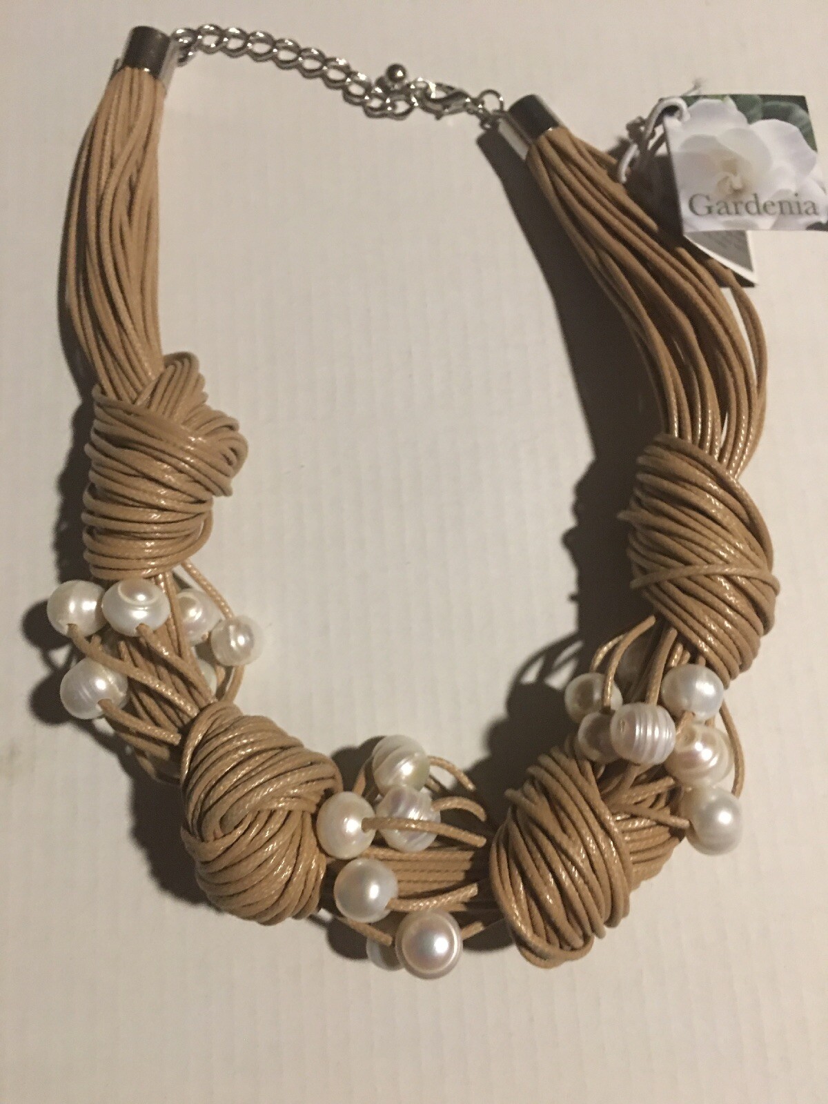Gardenia glass pearls beige white necklace new