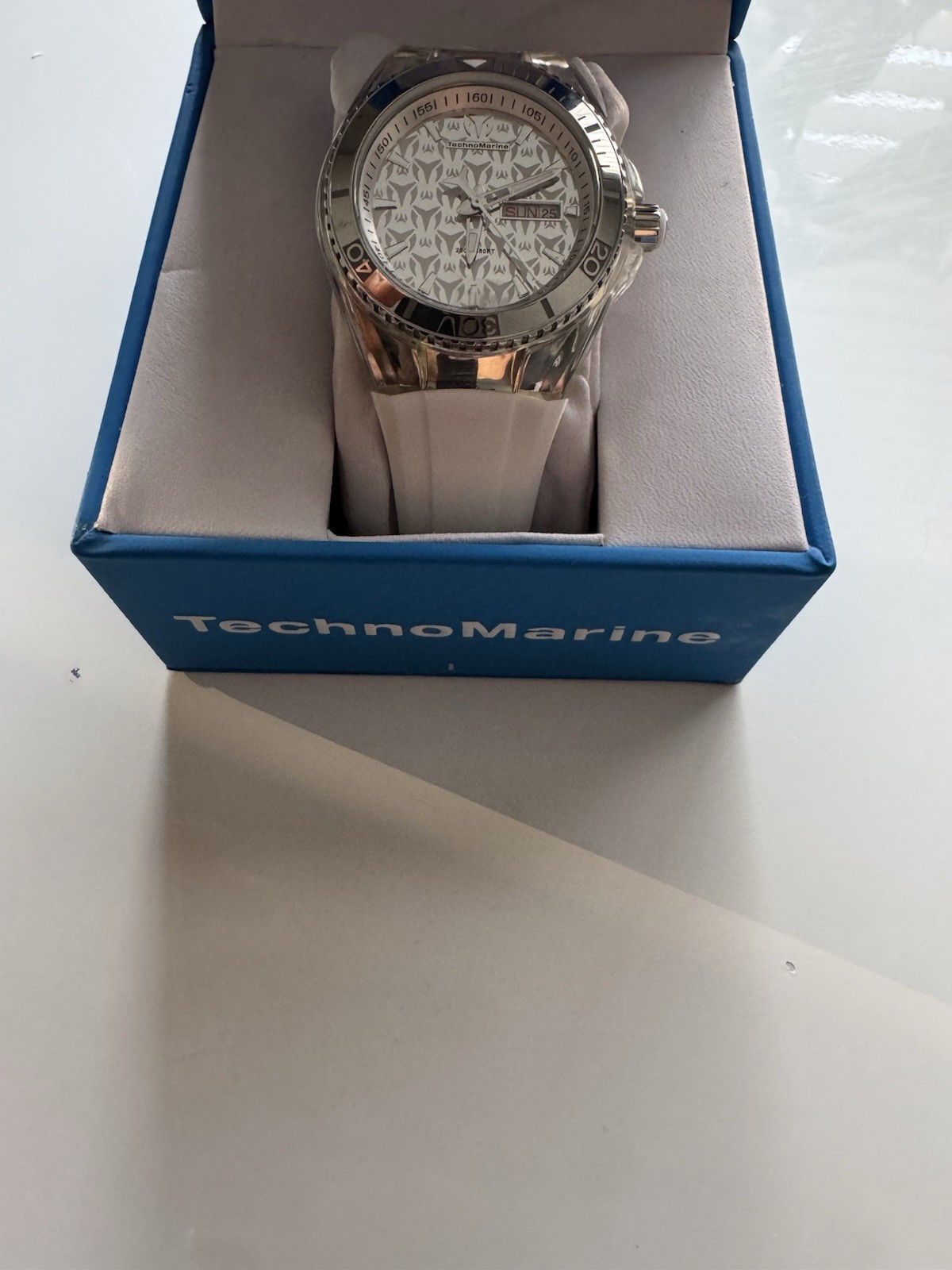 TechnoMarine Uni Cruise Men’s Quartz Day/Date 46mm 100m White/Black Rubber Box