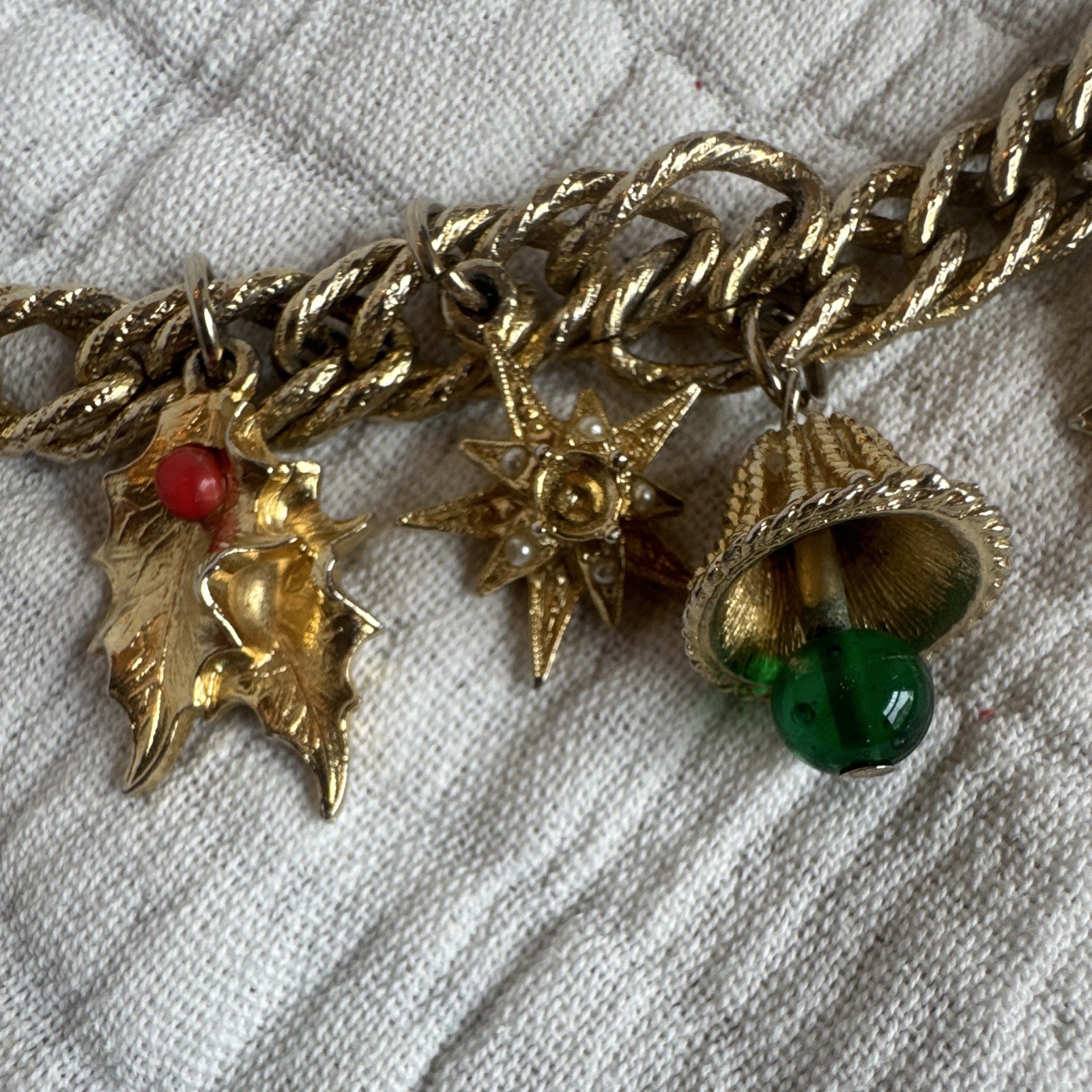 Gold Tone Curb Link Christmas Charm Bracelet Lobster Closure Tree Bell Holly