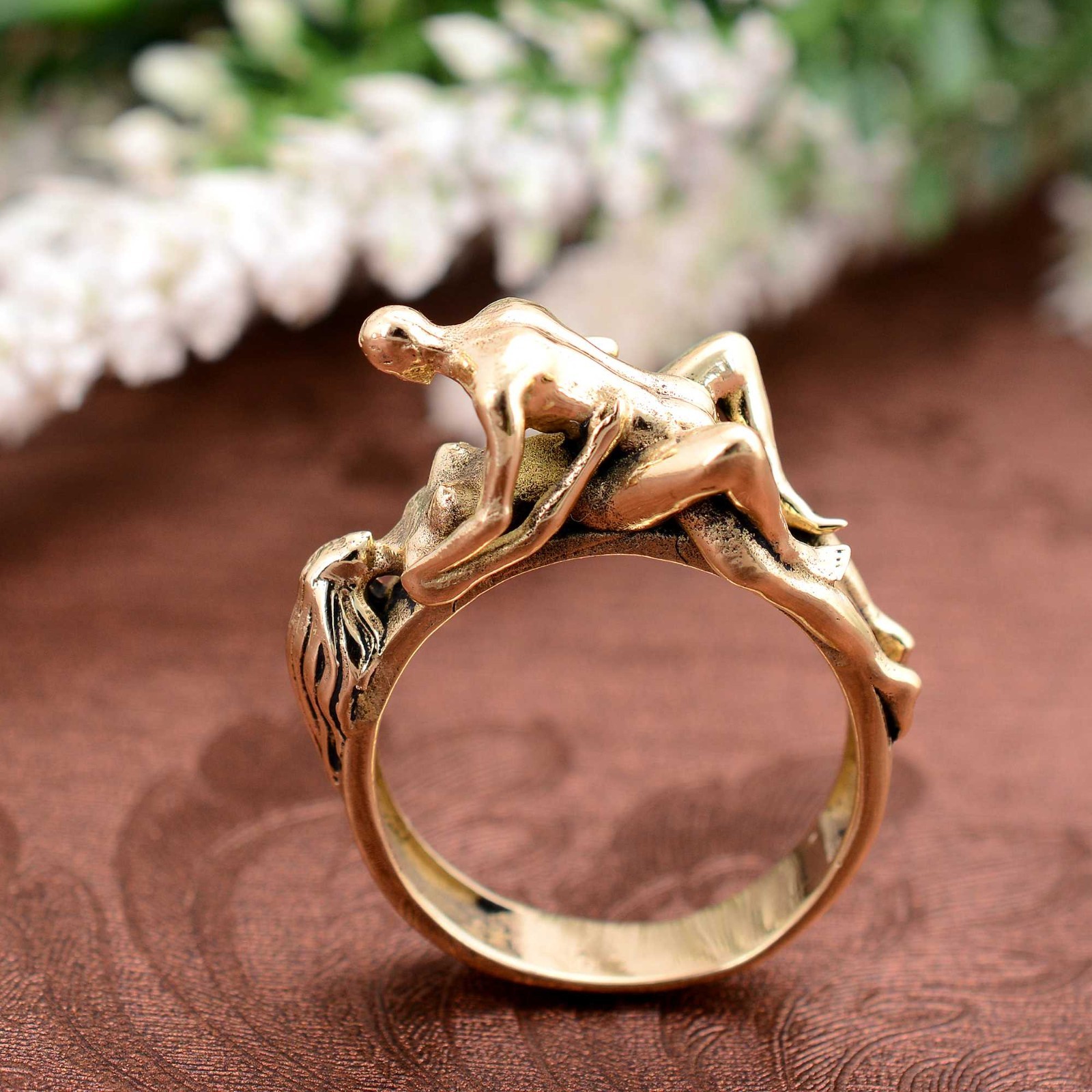 Brass Lovers Hugging Ring, Romantic Couple Embrace Design, Unique Valentine Gift