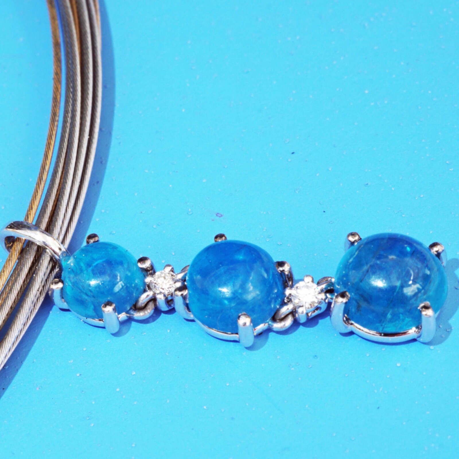Apatite Brilliant Pendant 750 White Gold…the Fun Color NEON BLUE Total approx. 3.7