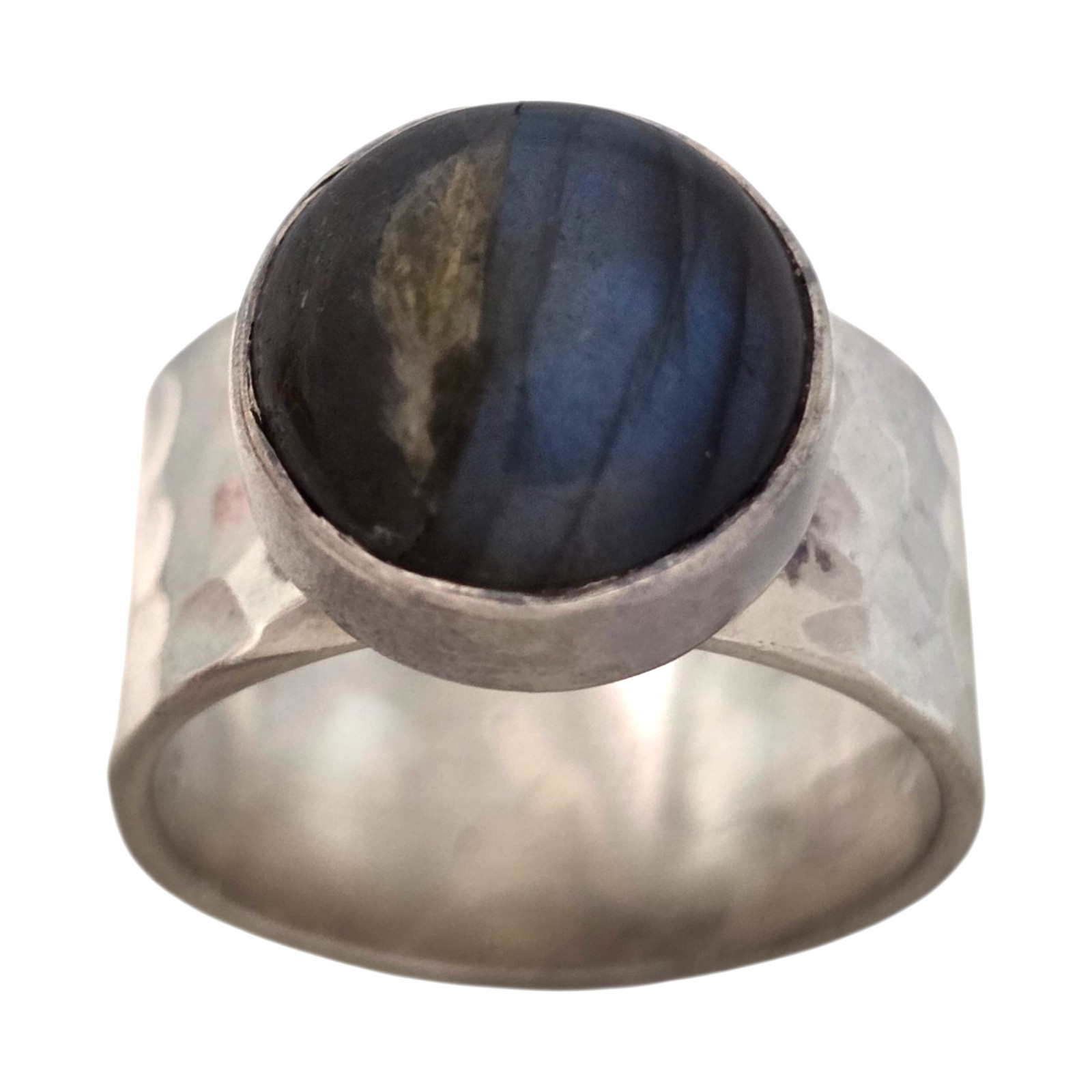 STERLING SILVER IRRIDECENT GLASS SIZE 7 – 9.5MM WIDE HAMMEDERED BAND 8.6GR #1881