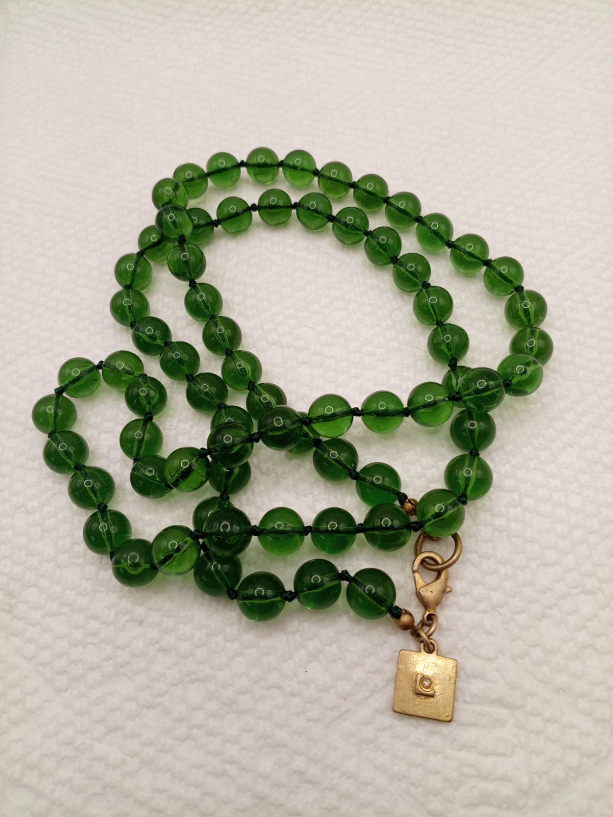 LIZ CLAIRBORNE Green Acrylic Bead Necklace 10mm Beads 32 Inches Long