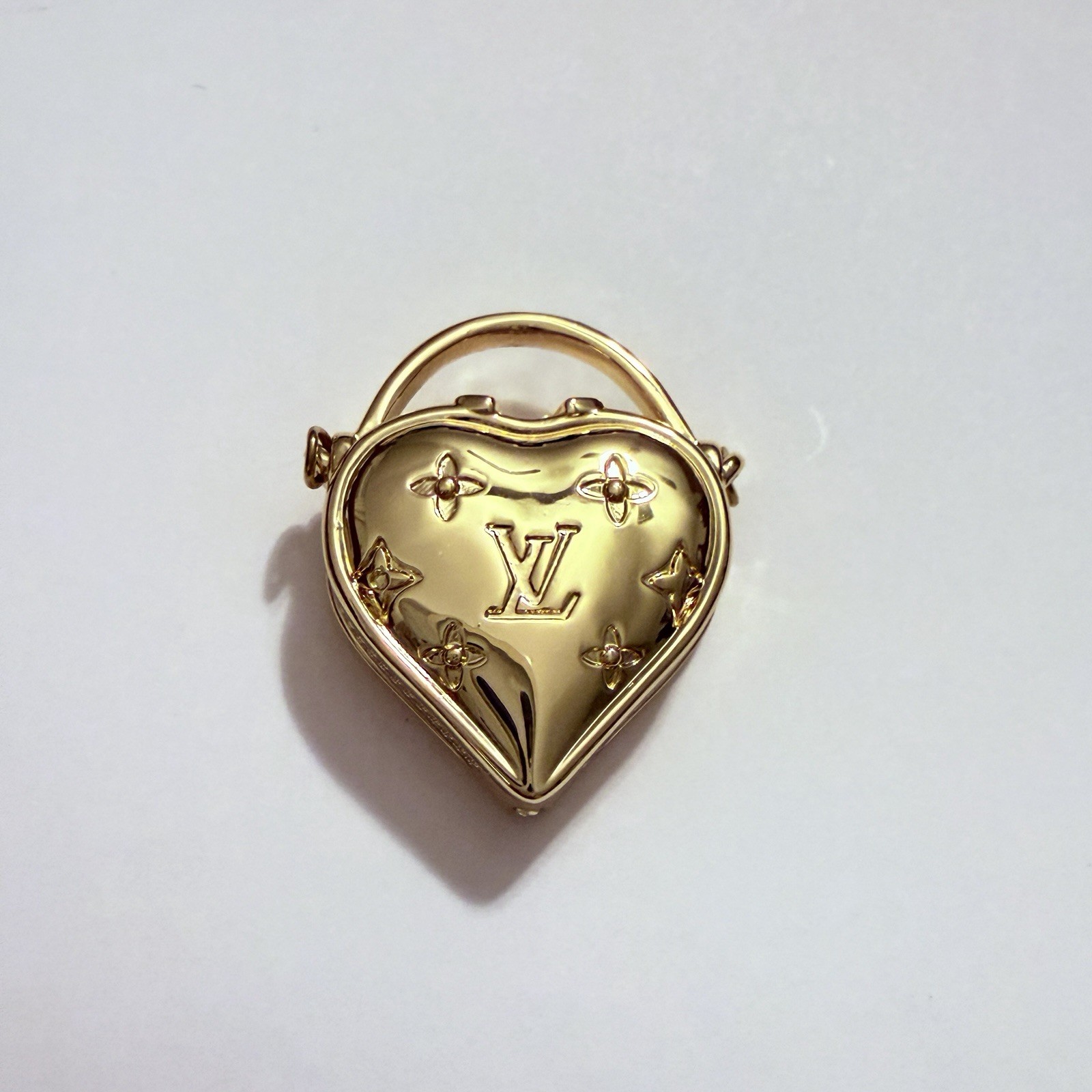 Designer Gold Tone Heart Zipper Pull Bag Charm Pendant