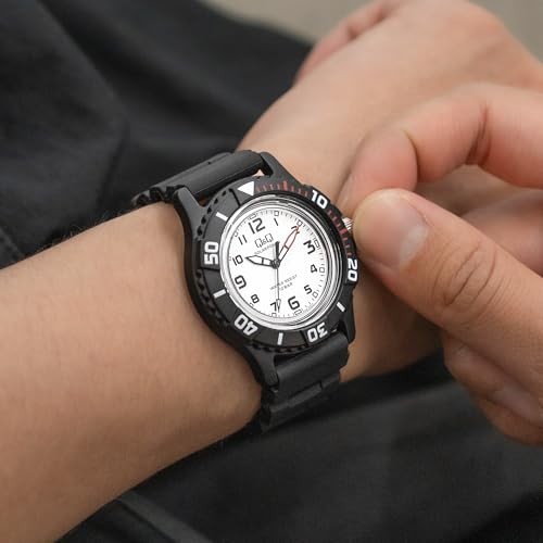 Citizen Q&Q E02A-002VK Solar Watch Black Dial 100M Water Resistant Men’s Japan