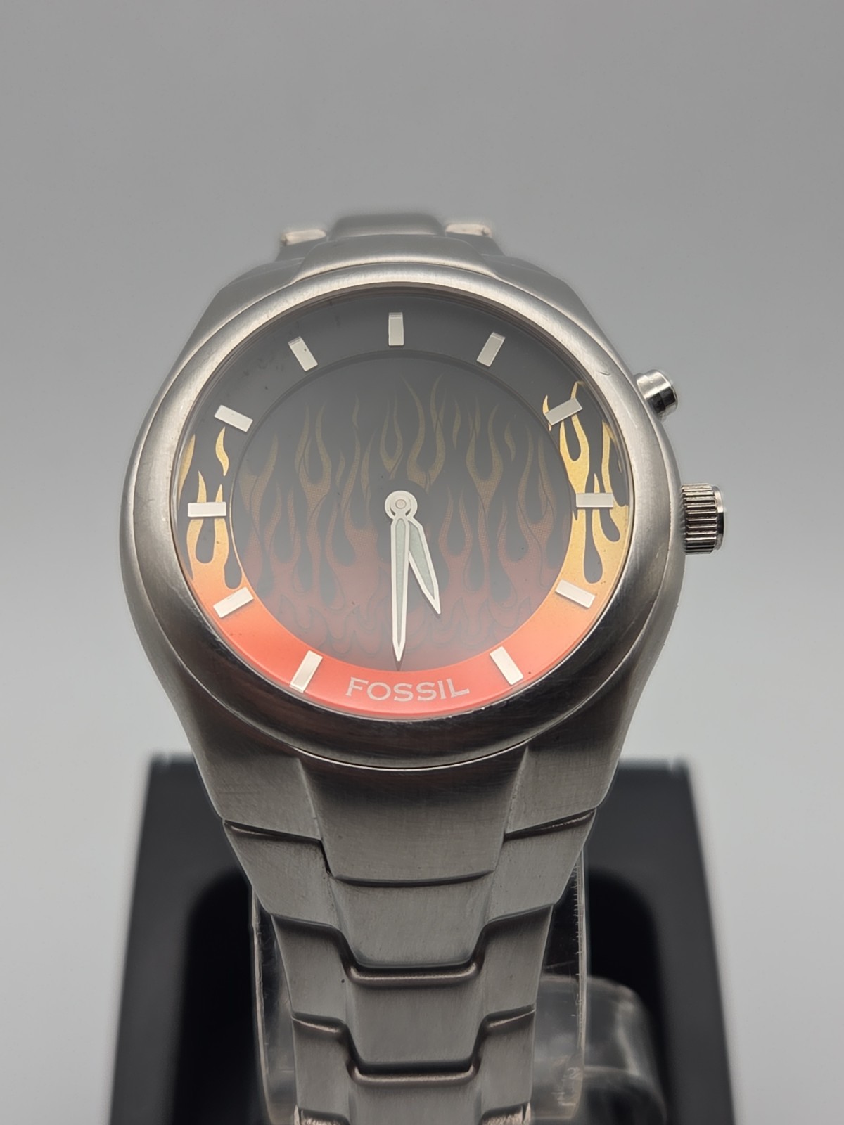 VINTAGE FOSSIL MOVING FLAME STAINLESS STEEL MEN’S WATCH 50 METERS JR-8115