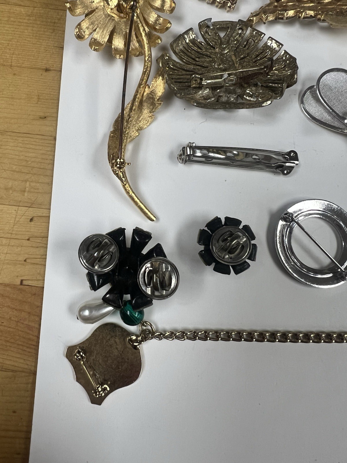 Lot Of Vintage Costume Jewelry Brooches / Pins Flowers, Frogs, Gold Tone, Etc