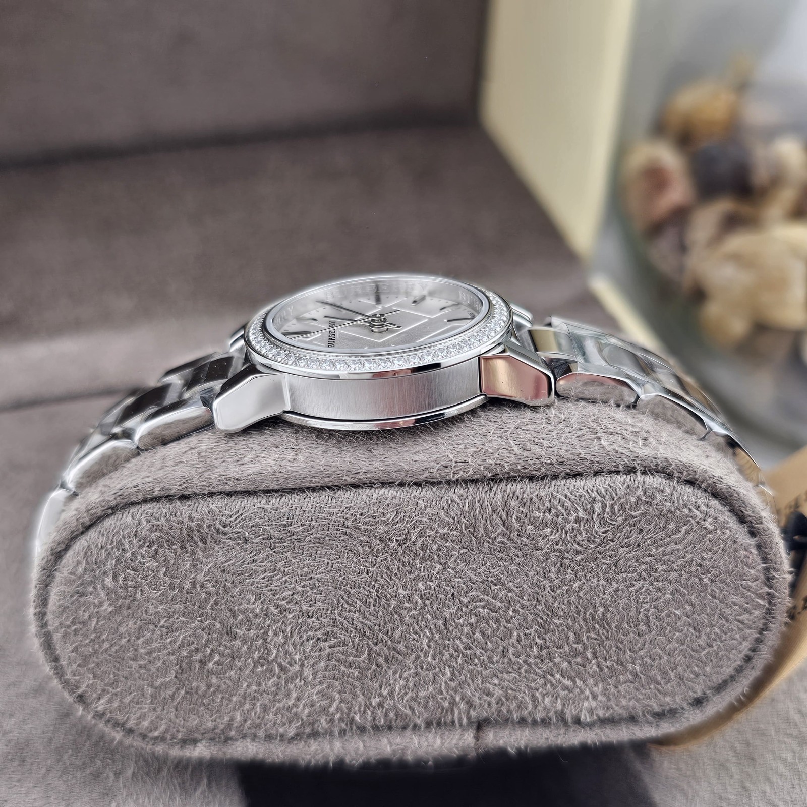 BURBERRY WOMENS WATCH SILVER DIAL WITH STAINLESS STEEL STRAP BU9220 AUTHENTIC