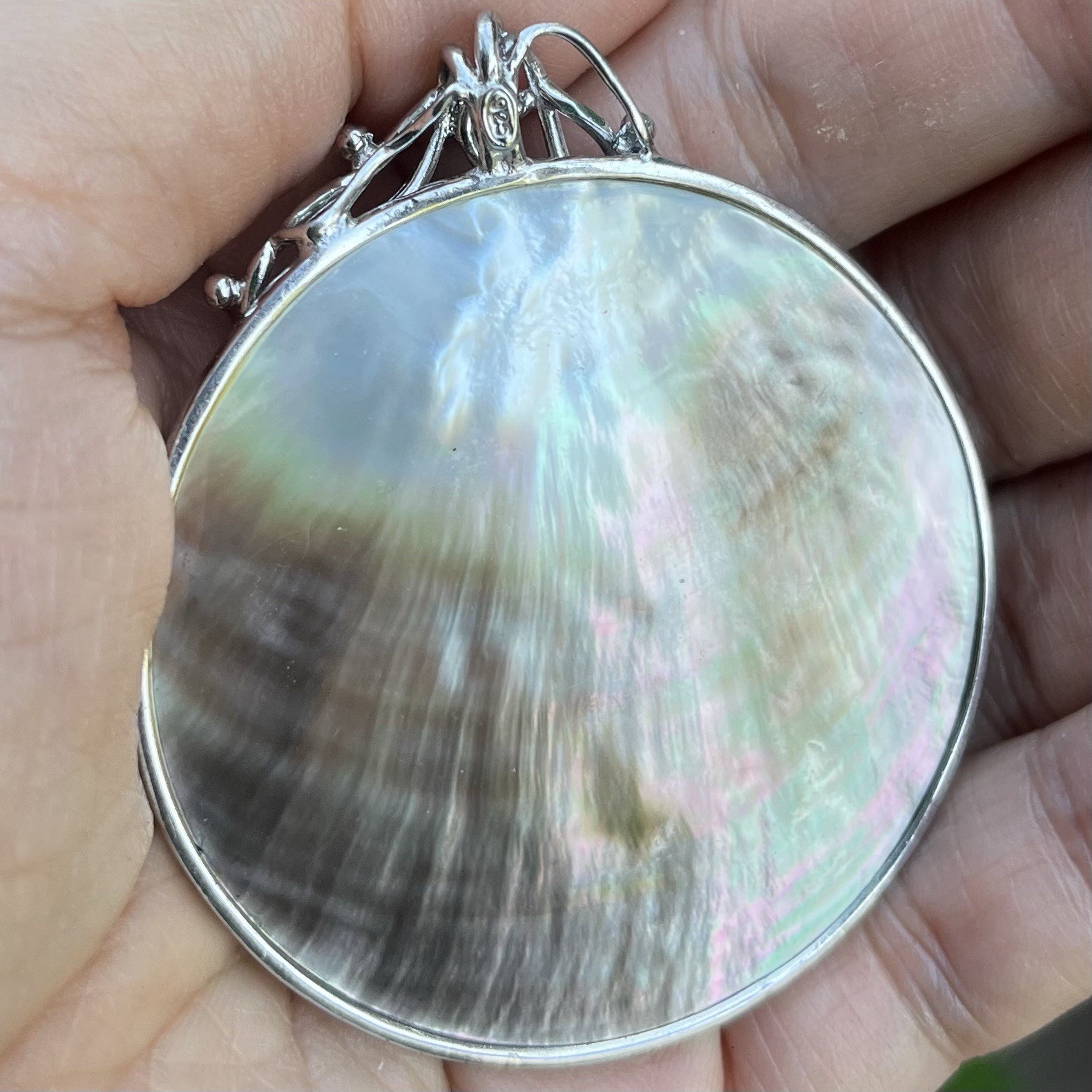 925 Sterling Silver Mother of Pearl Round Pendant