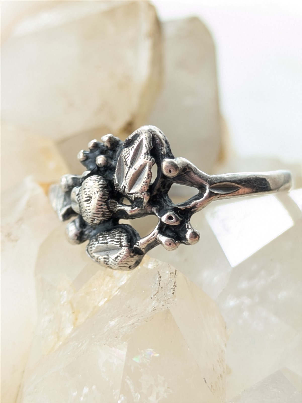 Black Hills Vintage Sterling Acorn Berries Leaves Floral Ring Size 7.25 – 2 Gram