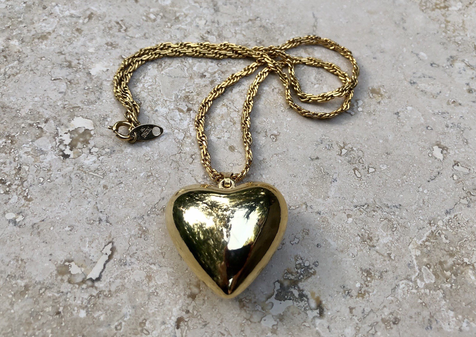 ✨💛VINTAGE Signed TRIFARI Gold Tone PUFFED HEART Pendant NECKLACE 17+” | Estate