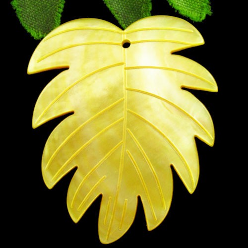2Pcs Carved Natural Yellow Shell Leaf Pendant Bead 44x36x2mm S0048059