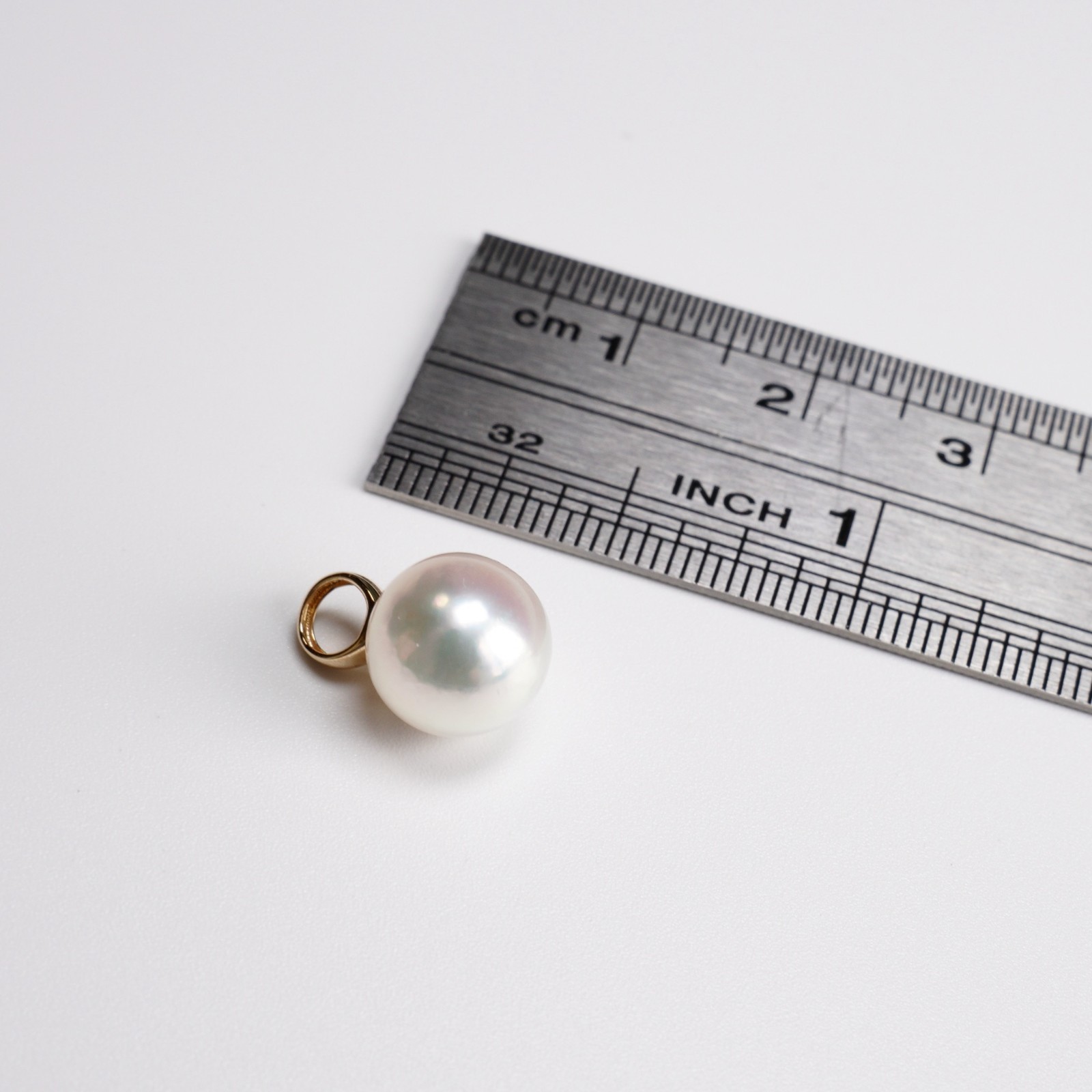 AAA High Luster 8.7MM Round White Japanese Akoya Pearl Pendant, 14K Yellow Gold