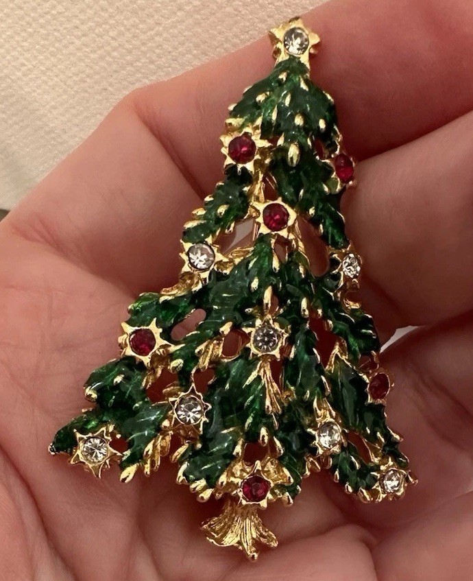 Christmas Tree Pin Vintage Pin Gold-toned Metal Jewelry Holiday Not Stamped