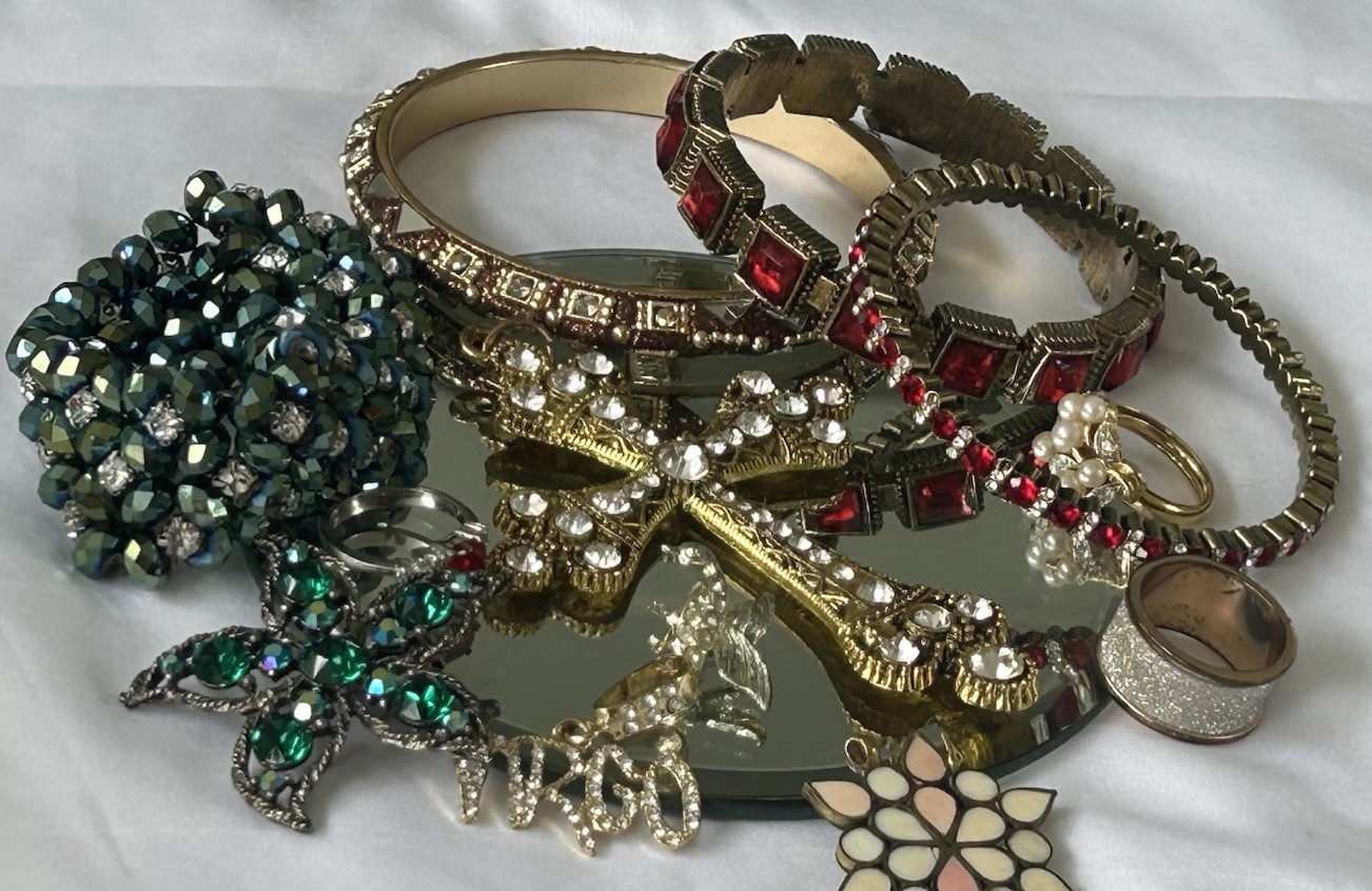 Lot Of 12 VTG Costume Jewelry Pendant Bracelet Ring 1 Stone Missing
