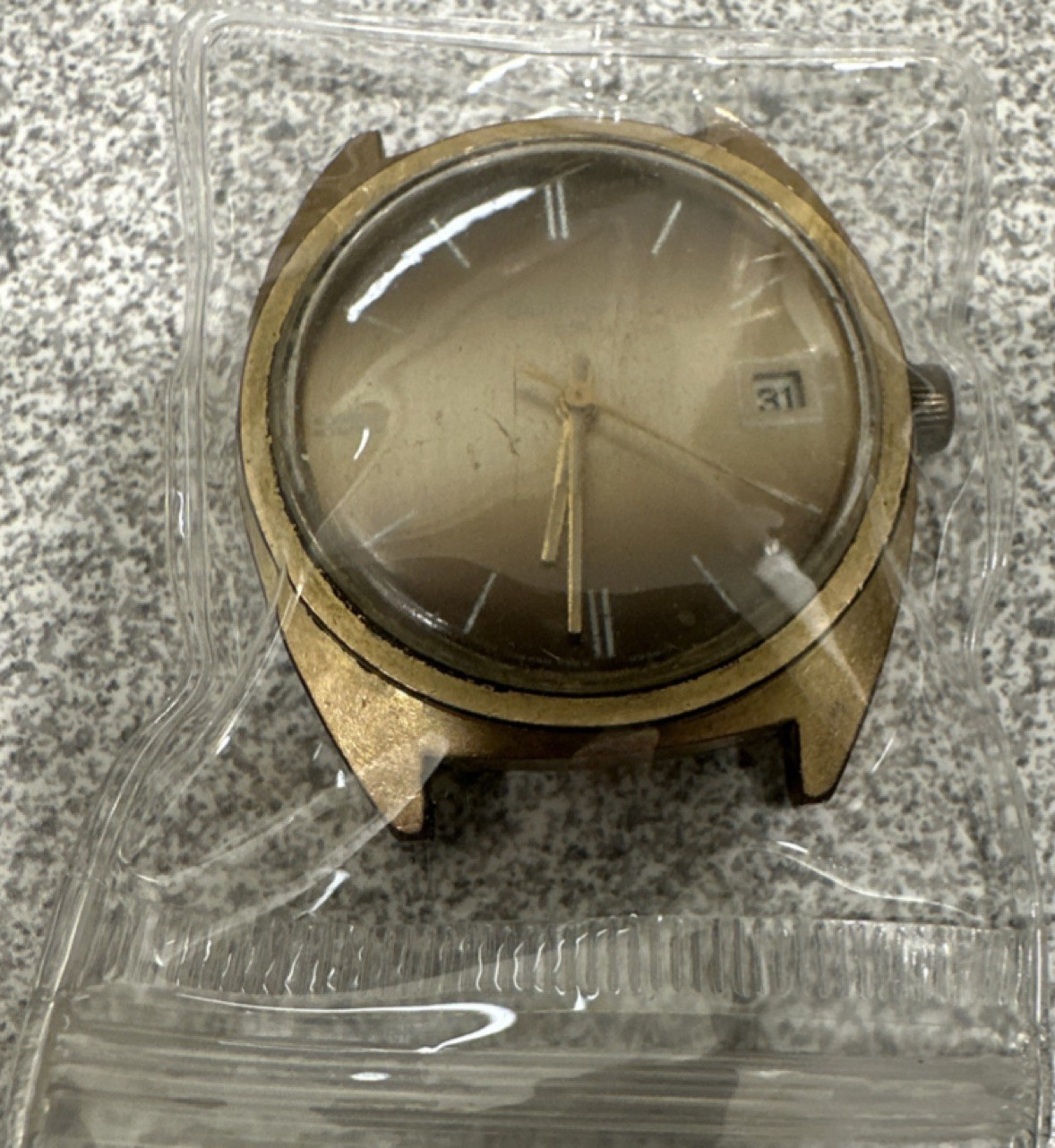Gold Tone Metal Wristwatch Non-Numeric Dial Vintage Style Stainless Back