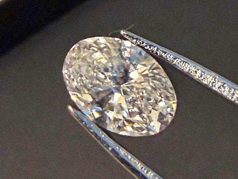 IGI Certified 1.64ct Lab-Created E VS1 Excellent Oval Cut Diamond 9.72×6.63mm
