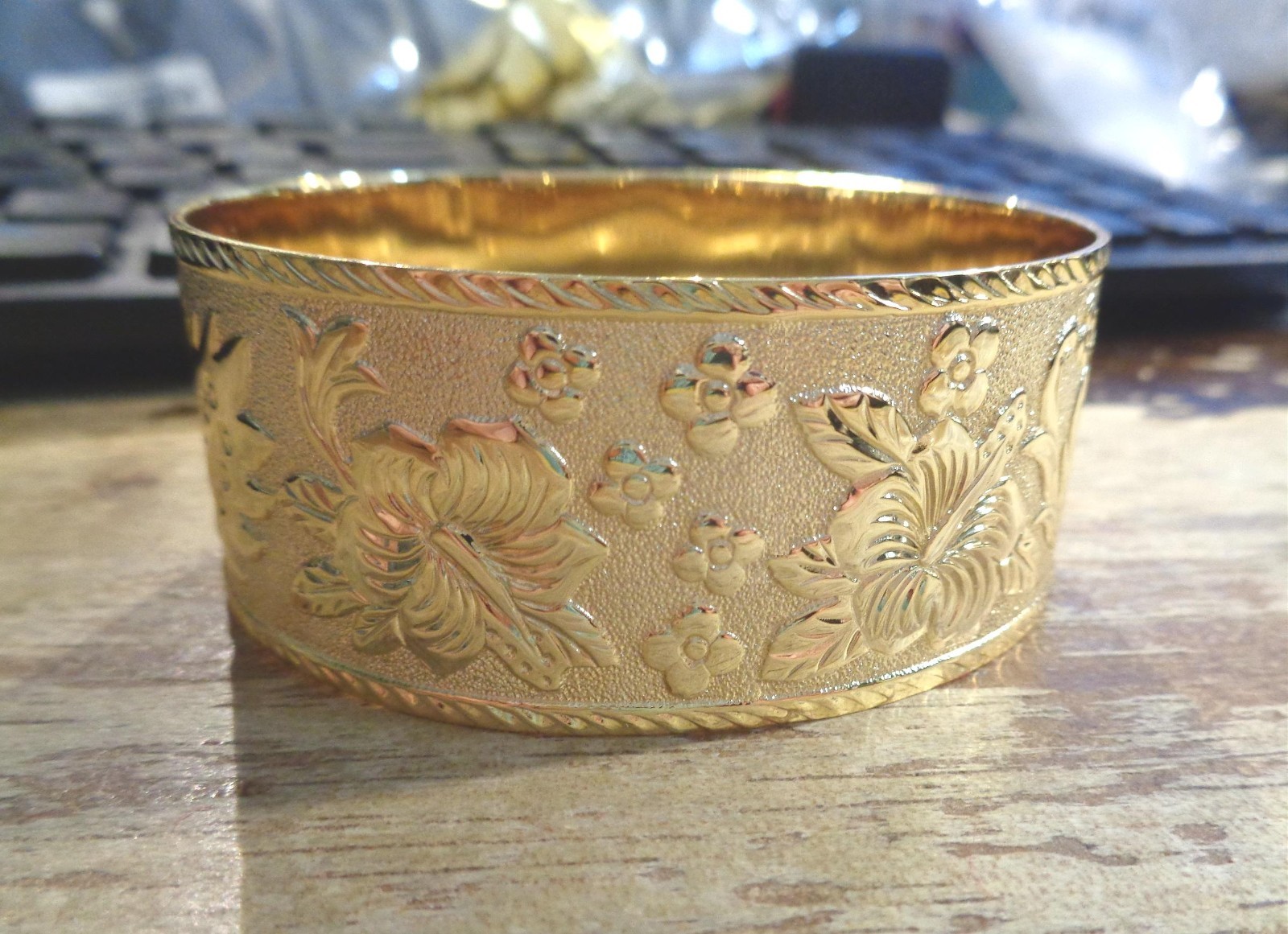 28MM 18K YELLOW GOLD-FILLED COPPER HAWAIIAN TROPICAL HIBISCUS MONSTERA BANGLE