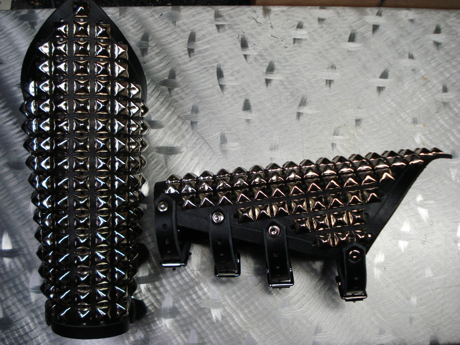 LEATHER STUDDED GAUNTLETS. HEAVY METAL (MDLG033)….. JUDAS PRIEST’S