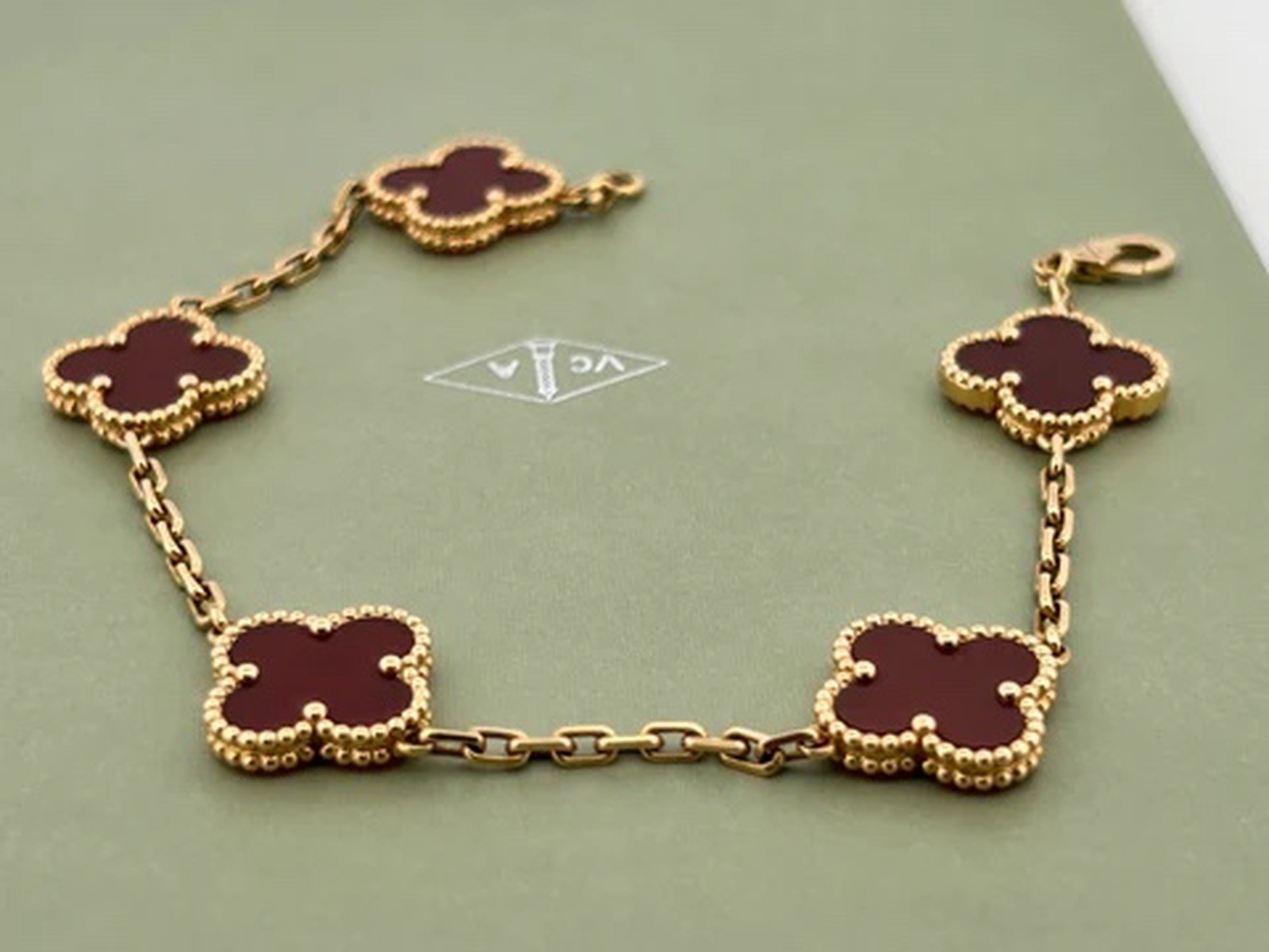 Van Cleef & Arpels Five Motif – Yellow Gold Alhambra Carnelian Bracelet